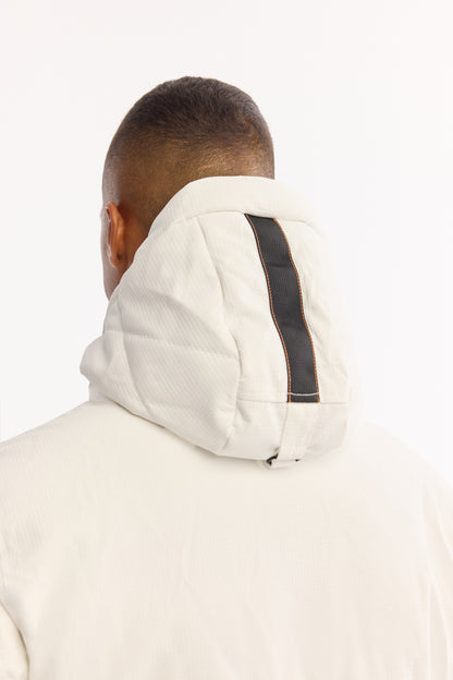 Beyaz Kapüşonlu Yaka Kapitone Polyester Kumaş Mont