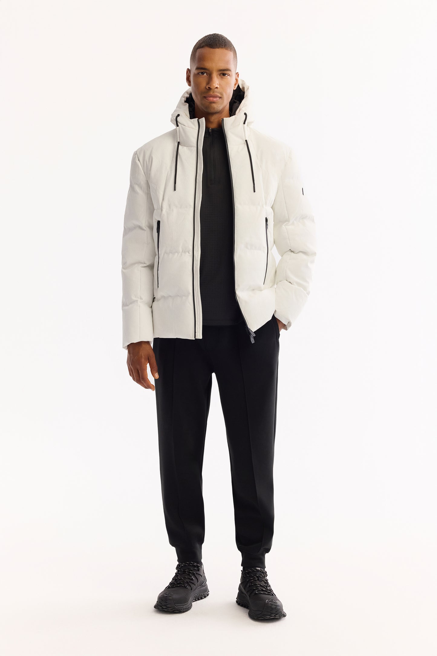 Beyaz Kapüşonlu Yaka Kapitone Polyester Kumaş Mont