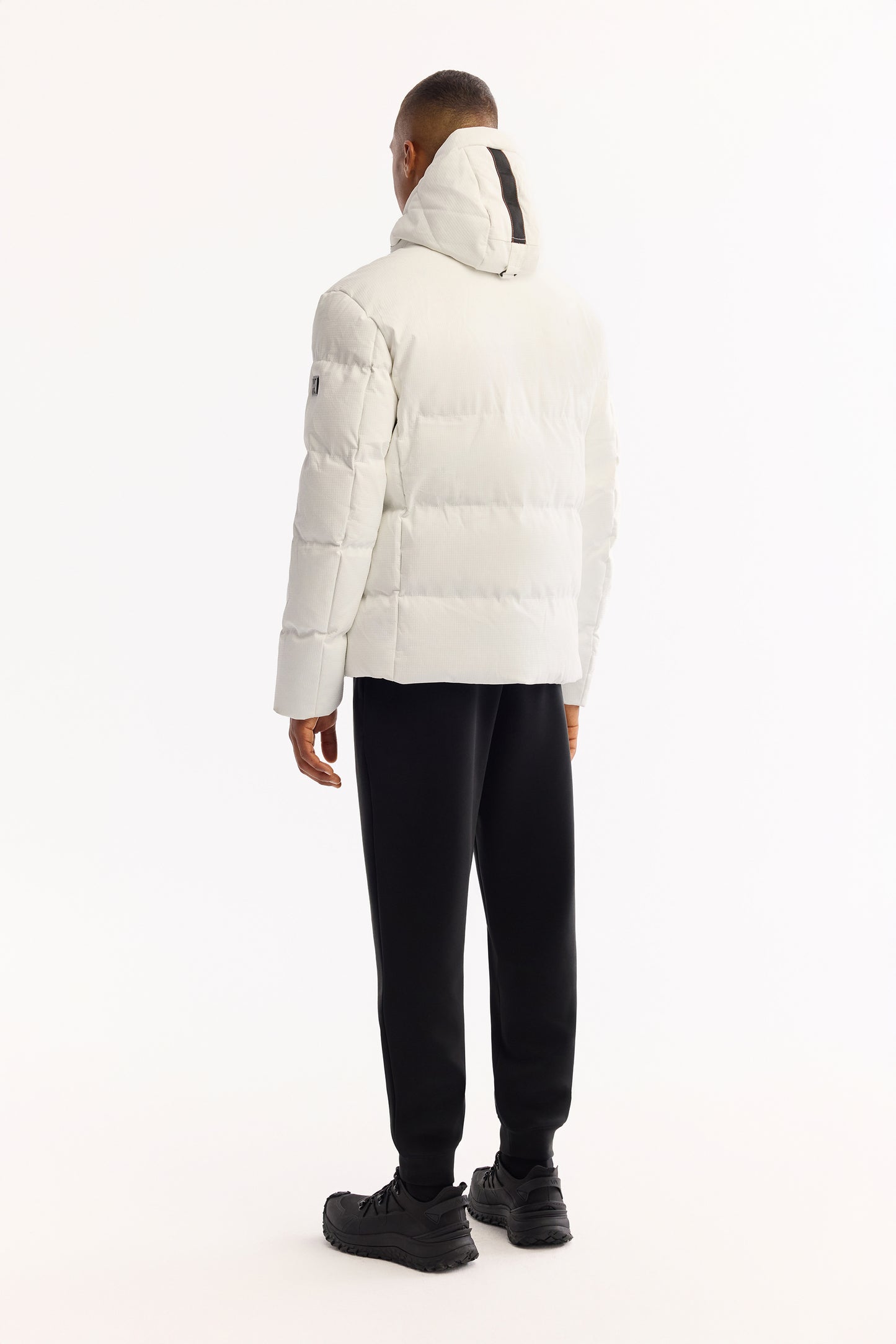 Beyaz Kapüşonlu Yaka Kapitone Polyester Kumaş Mont