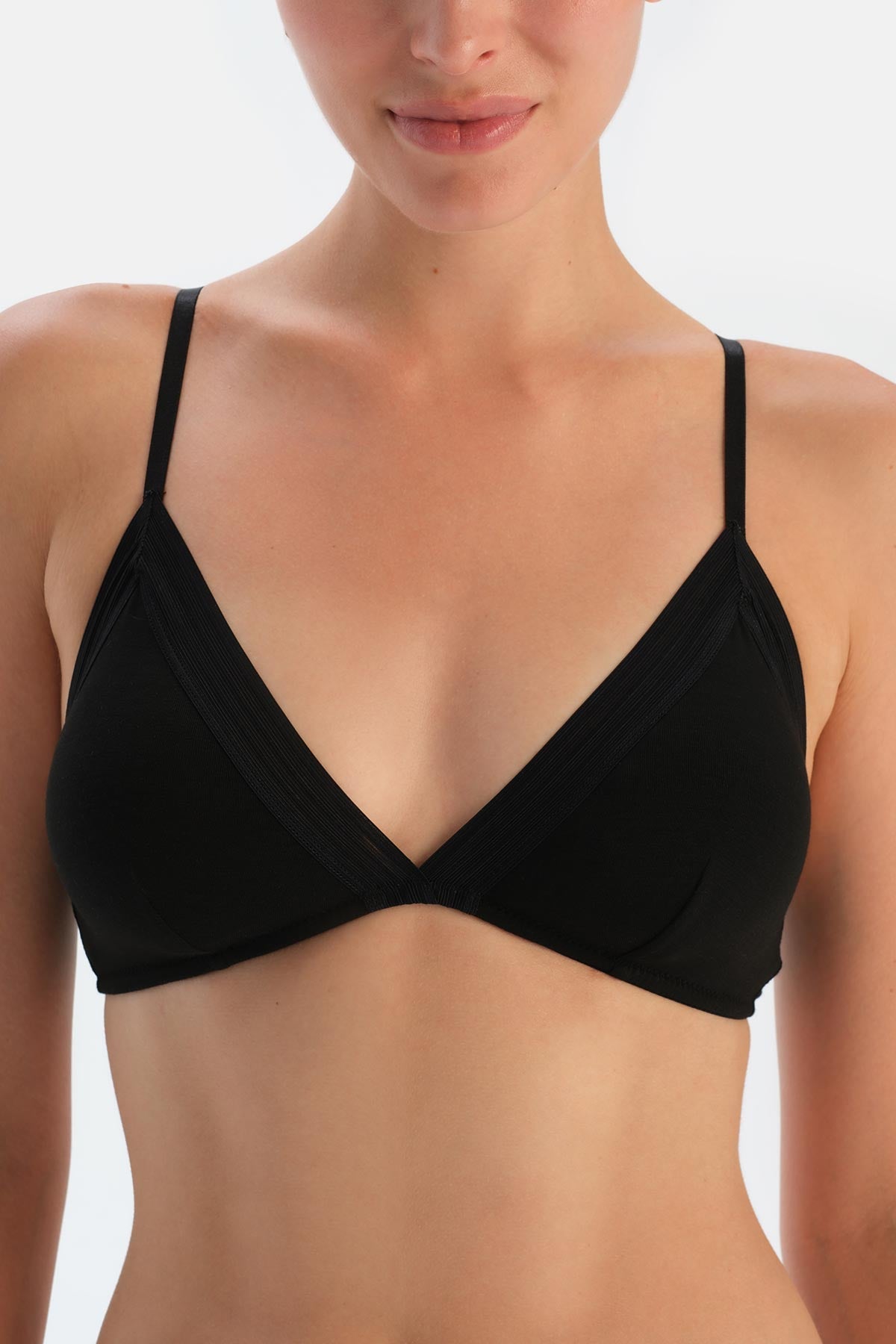 Siyah 1330kc Basıc Üçgen Formlu Soft Sütyen