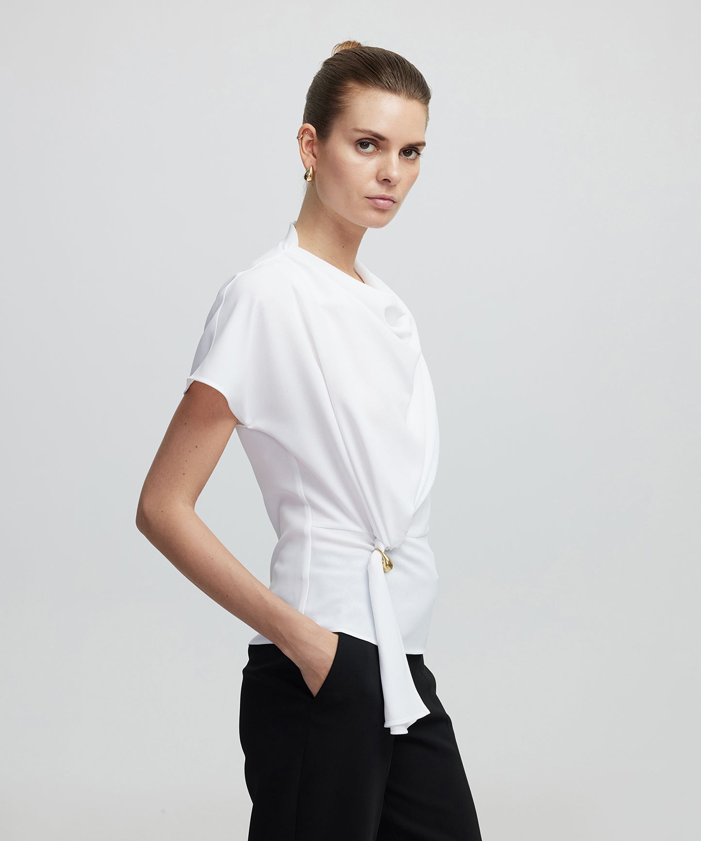 Metal Aksesuarlı Burgulu Bluz