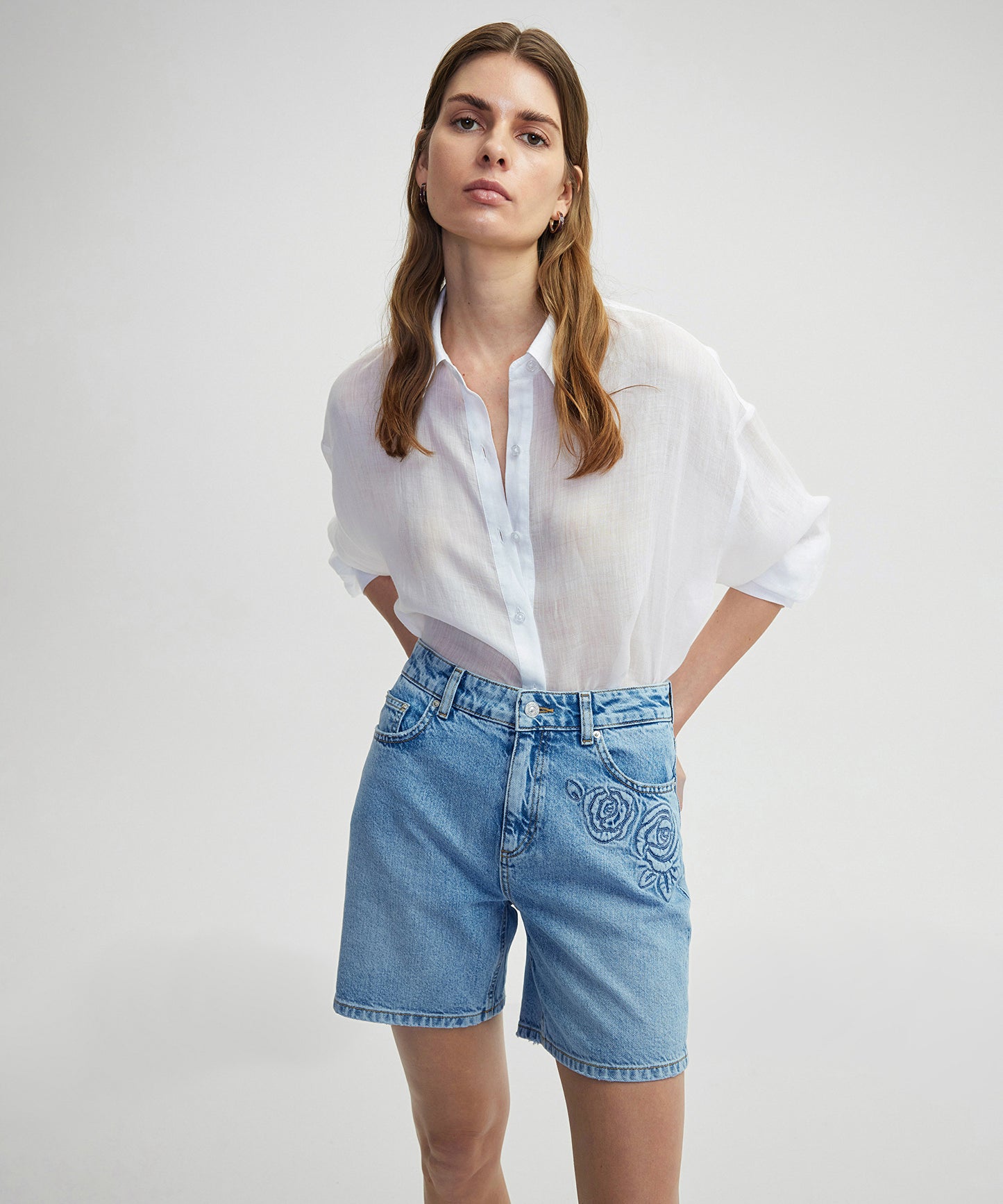 Çiçek Motifli Denim Şort