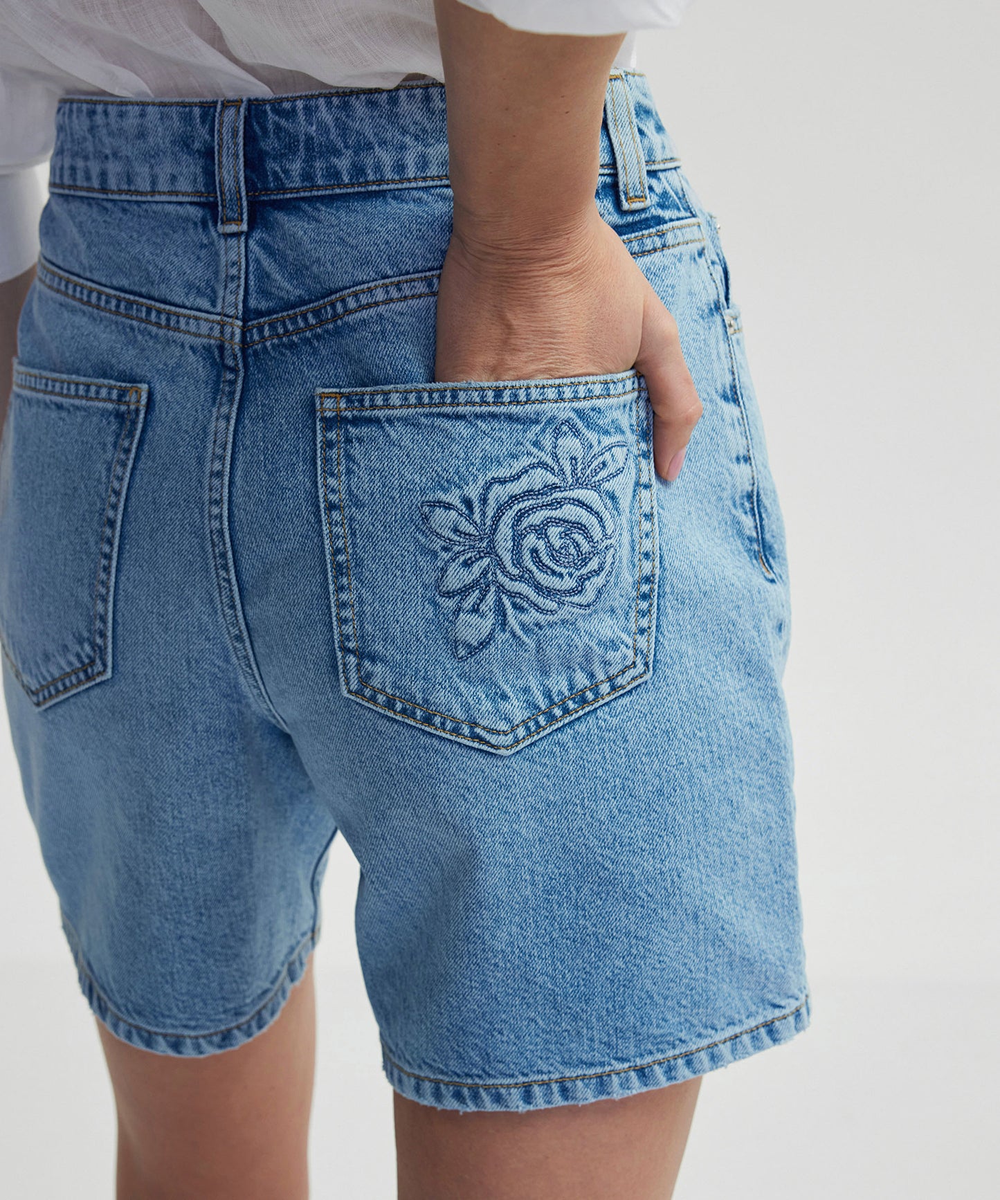 Çiçek Motifli Denim Şort