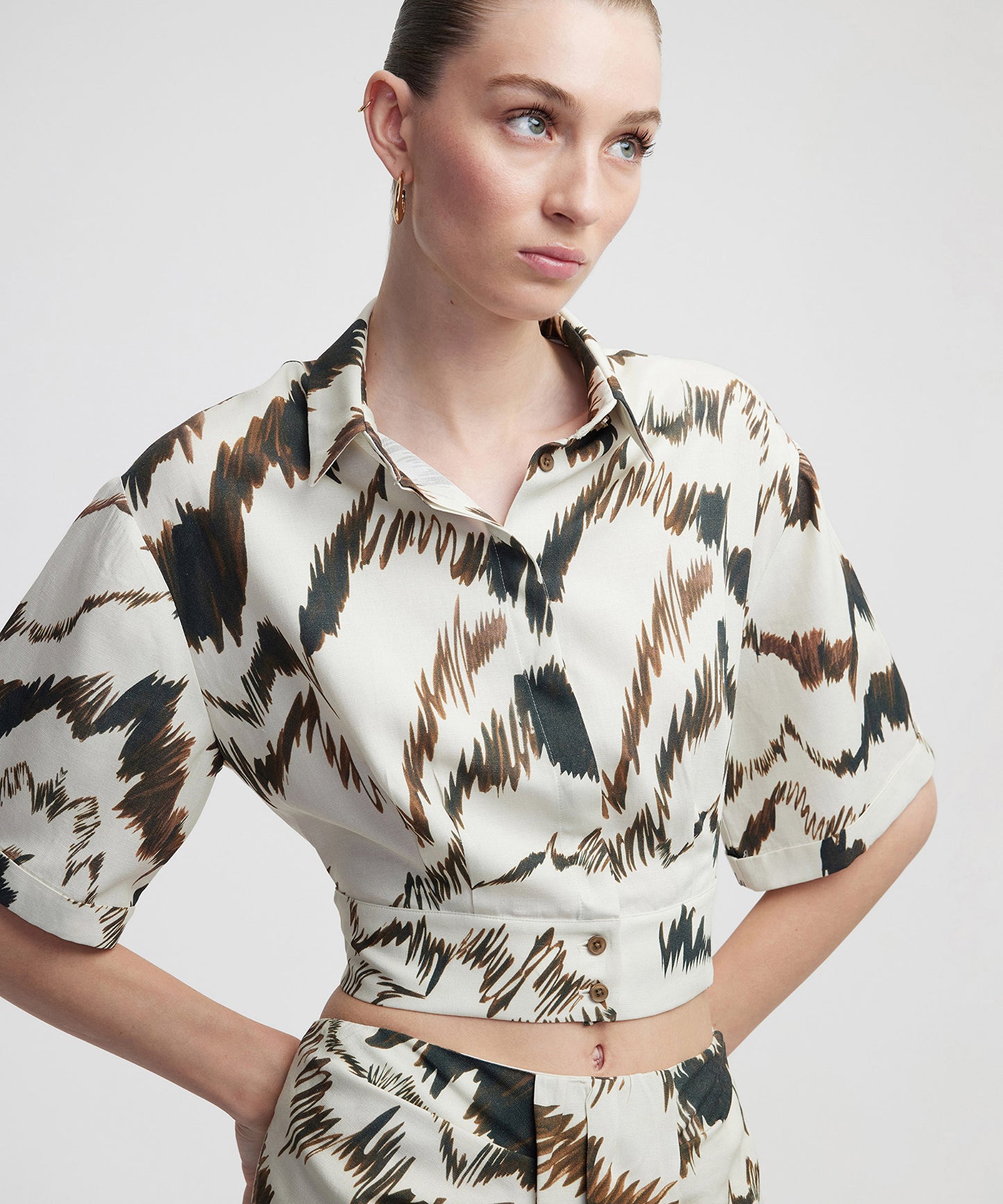 Desenli Gizli Patlı Gömlek