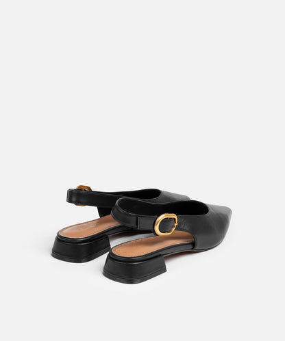 Metal Tokalı Sivri Burun Ayakkabı