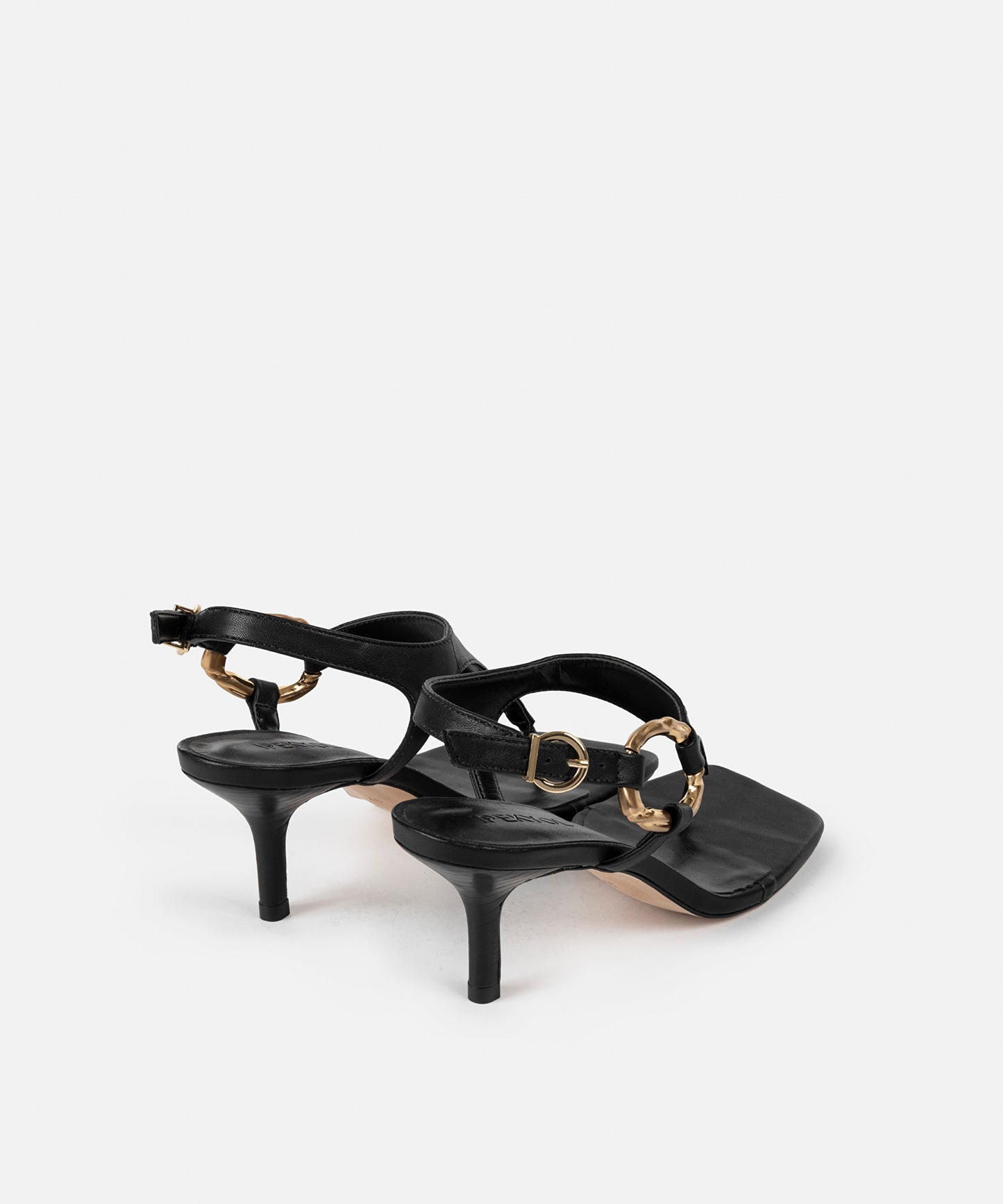 Dokulu Metal Tokalı Topuklu Ayakkabı