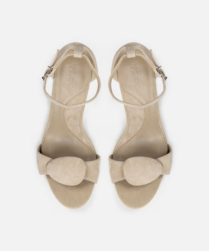 Oval Tokalı Topuklu Ayakkabı