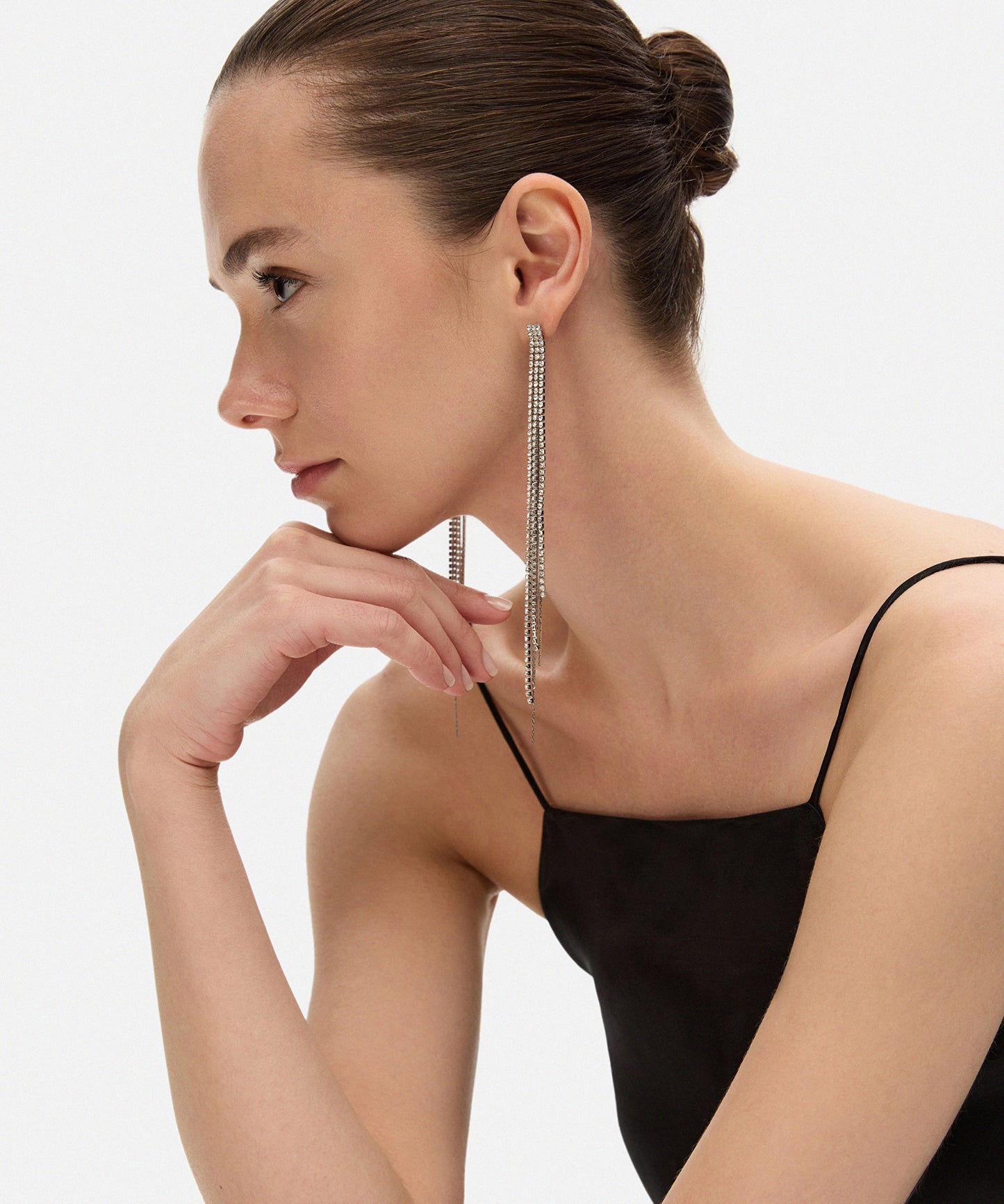 Sallantılı Kristal Taşlı Küpe