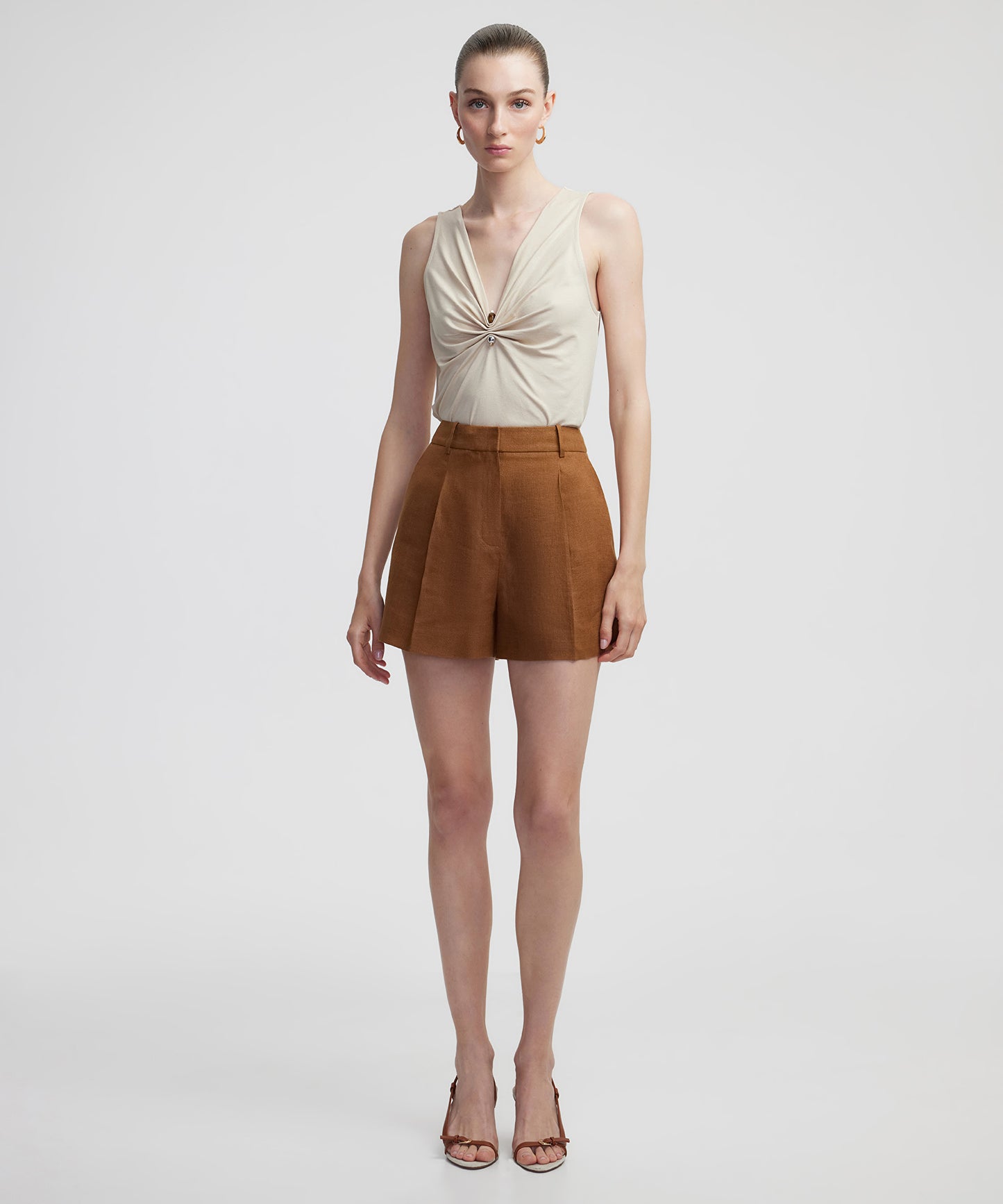 Kontrast Aksesuarlı Büzgülü Tişört