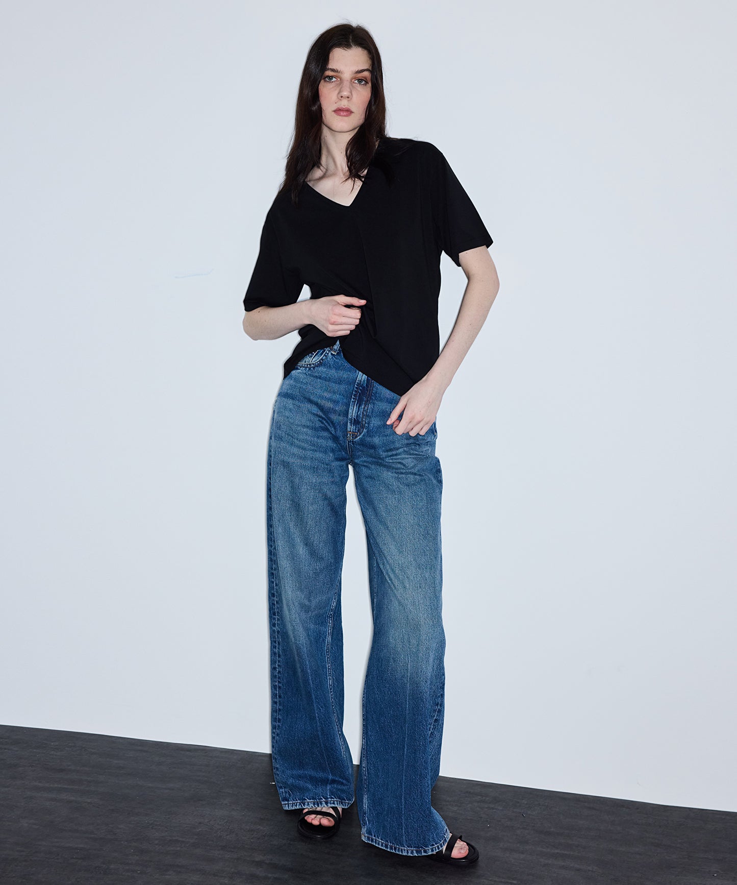 Basic V Yaka Tişört