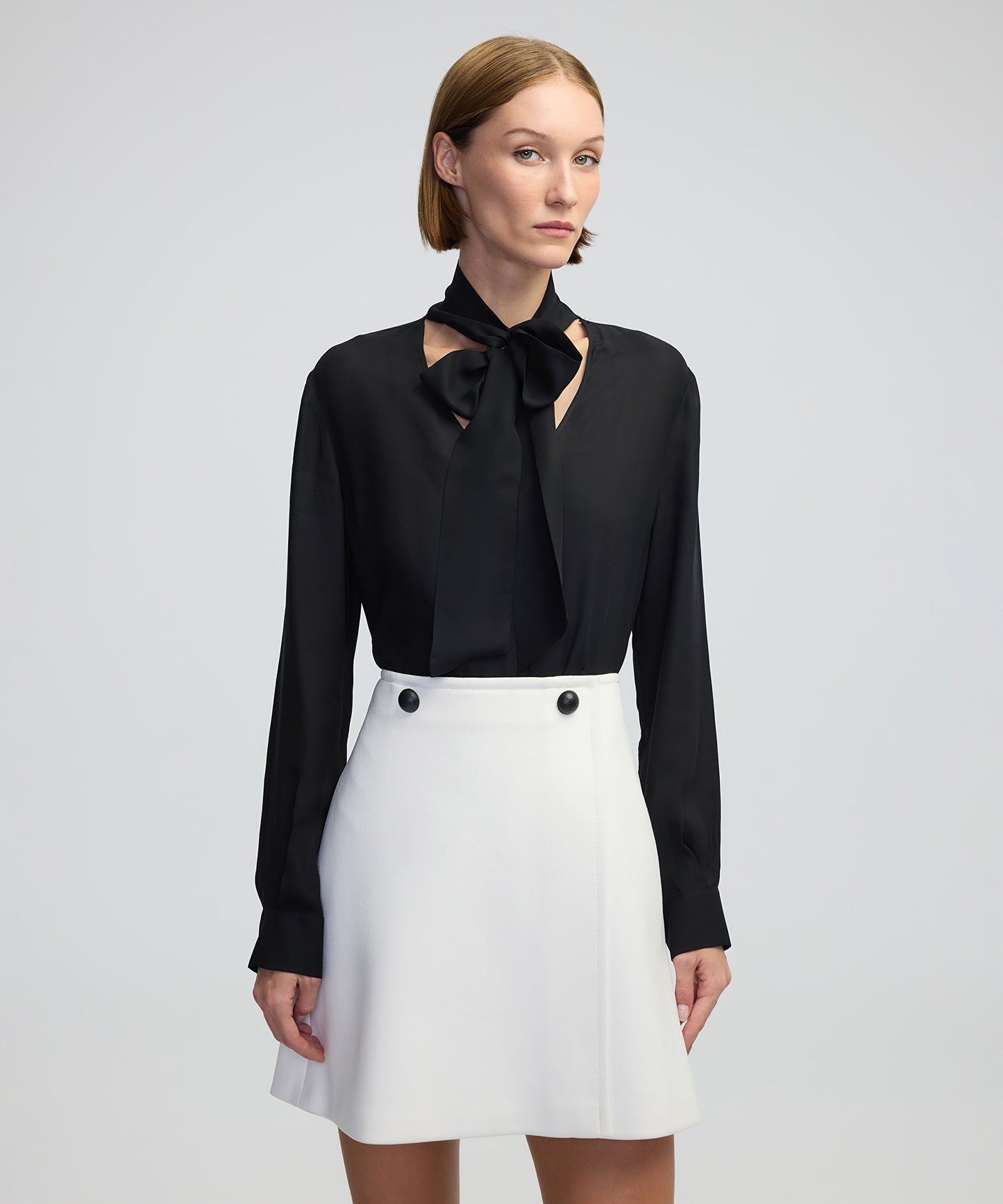 Boyundan Bağlamalı Ipek Bluz