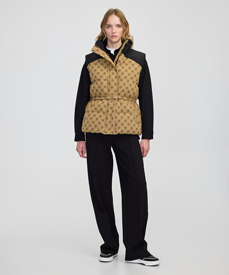 Monogram Jakarlı Kapitone Yelek