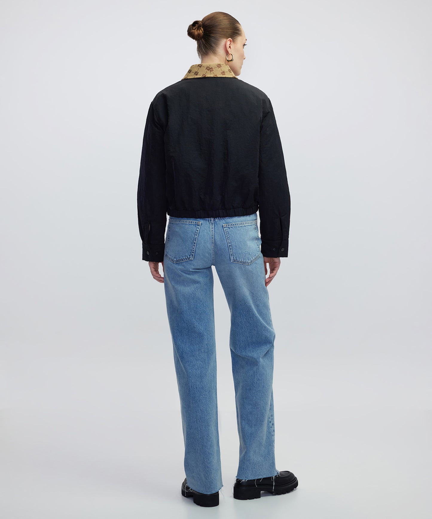 Monogram Jakarlı Mont