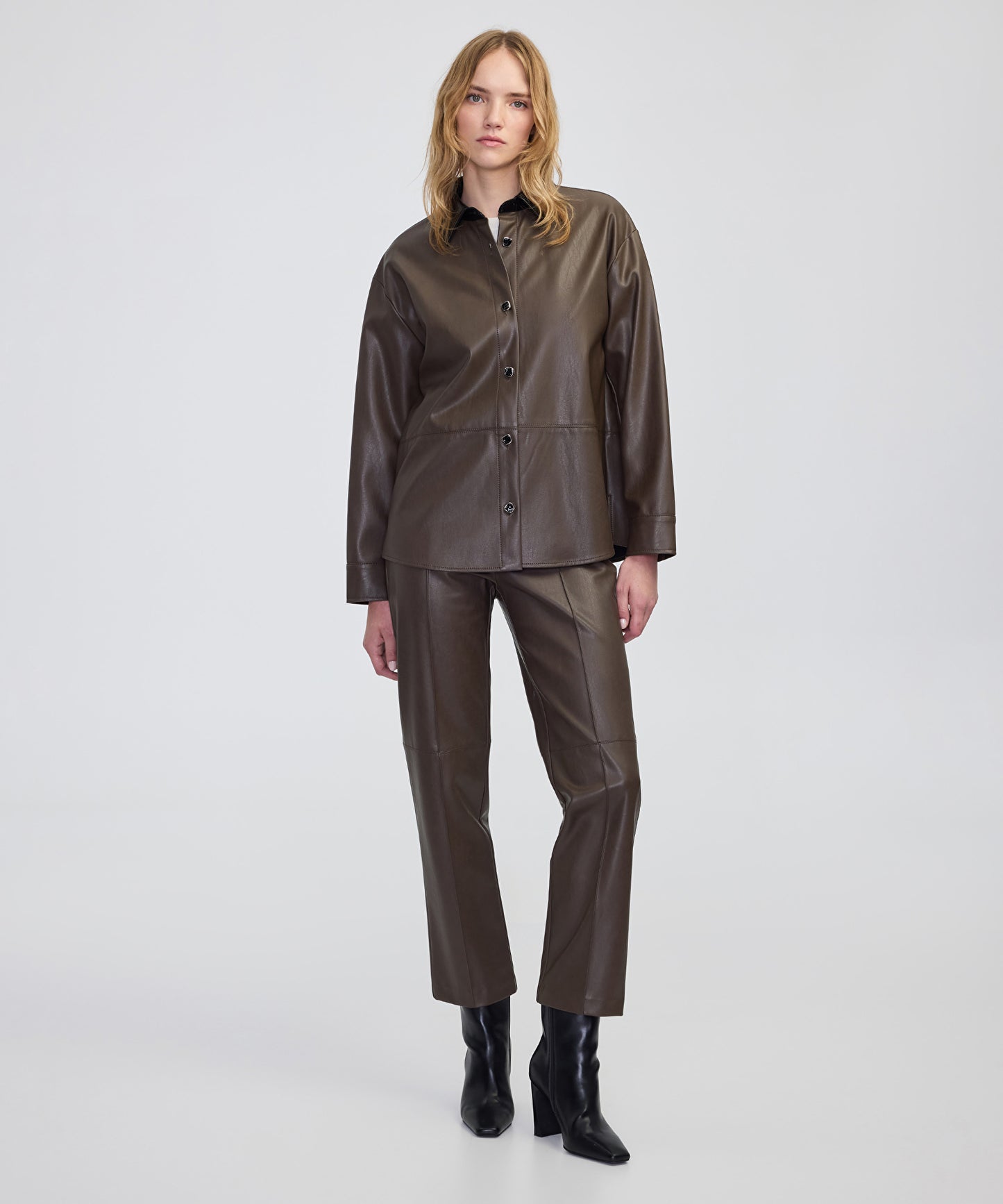 Kontrast Yaka Deri Görünümlü Gömlek