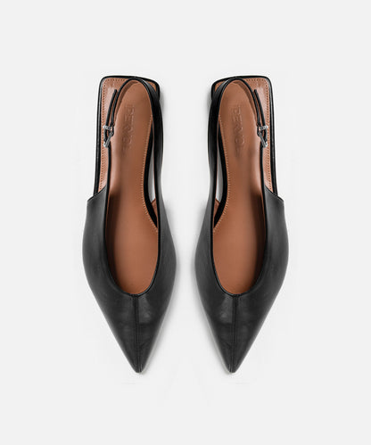 Metal Tokalı Deri Görünümlü Ayakkabı