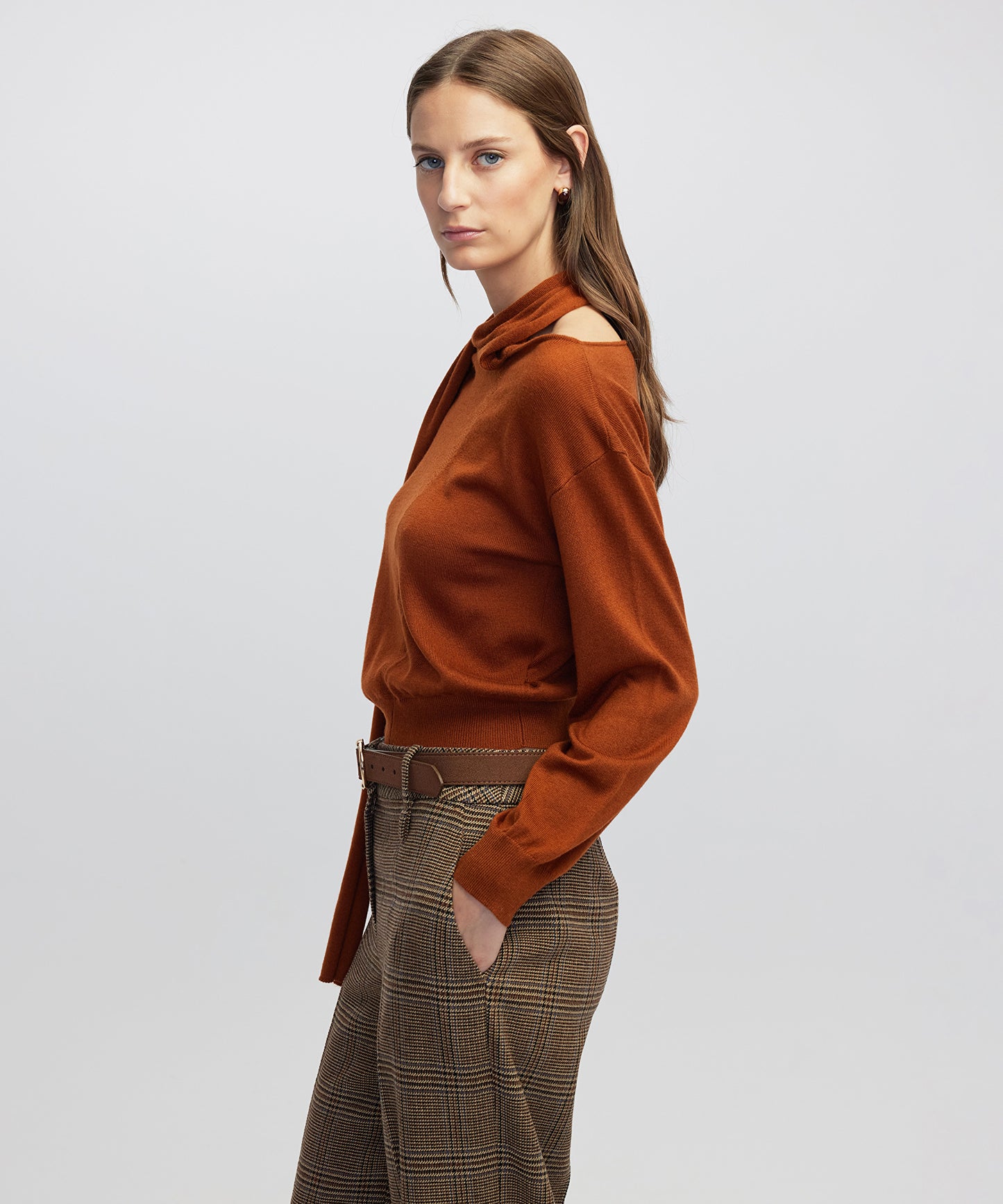 Atkı Aksesuarlı Triko