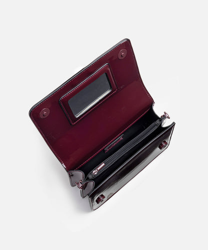 Monogram Tokalı Parlak Yüzeyli Çanta