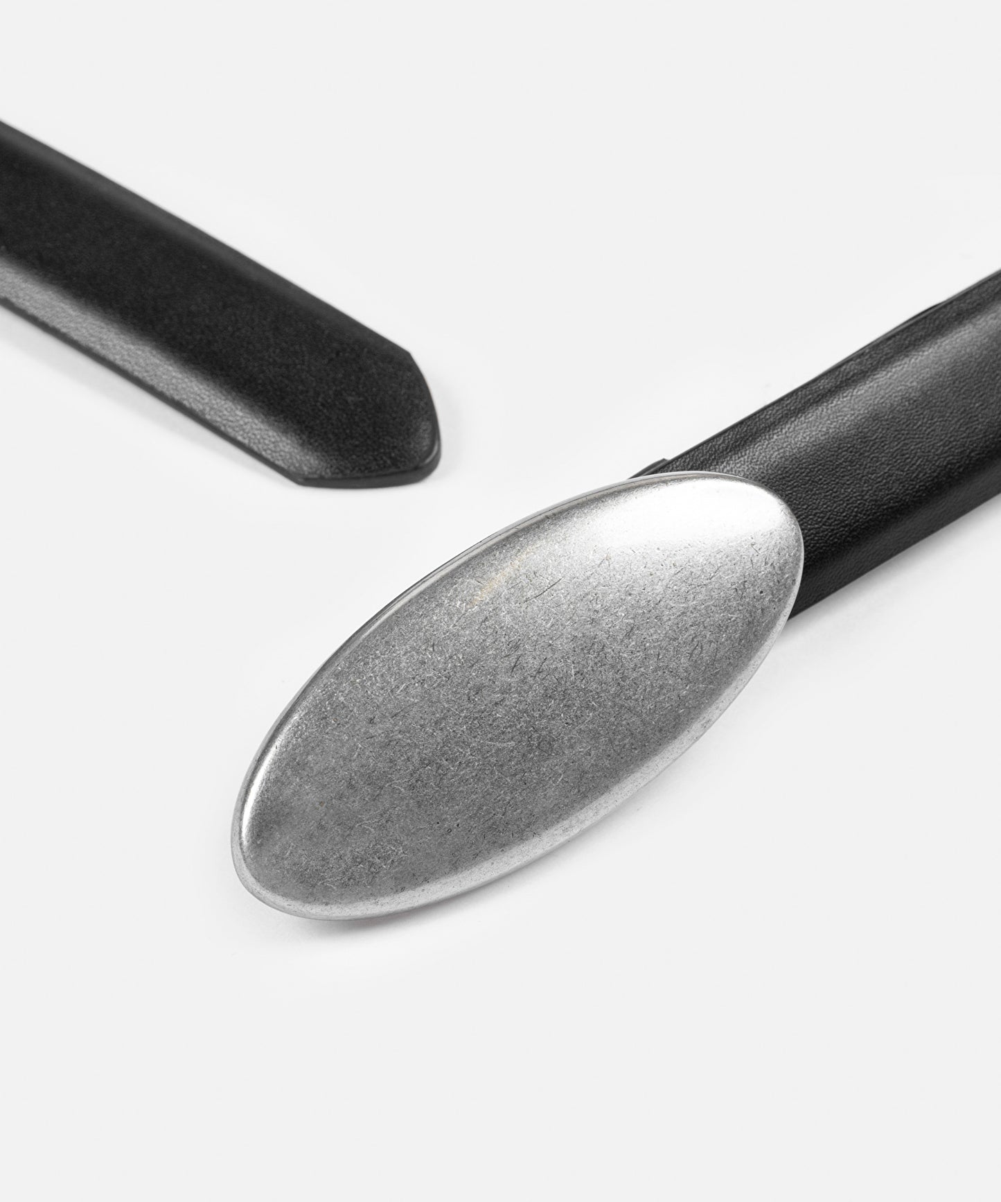 Oval Tokalı Deri Görünümlü Kemer