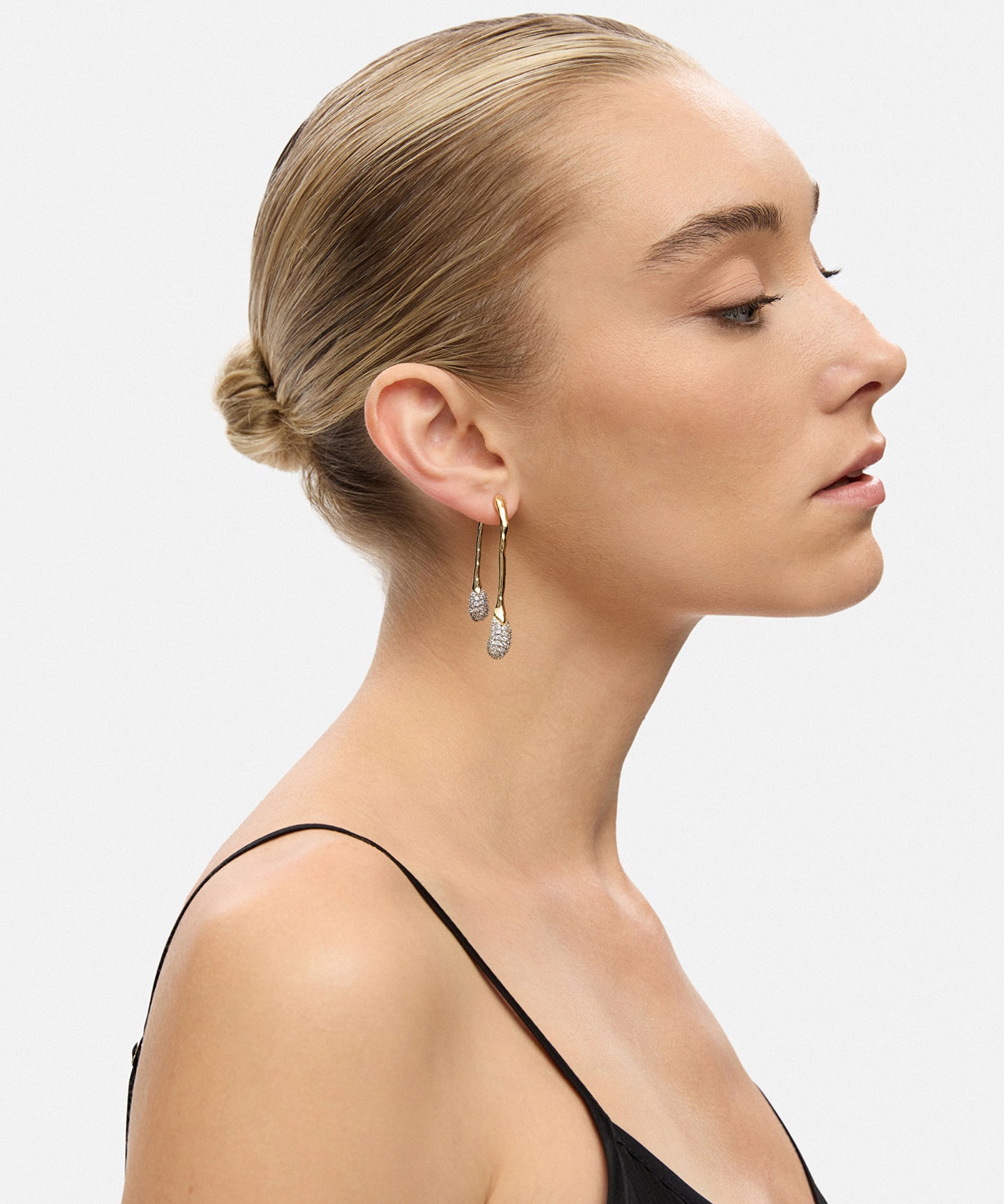 Kristal Taşlı Küpe