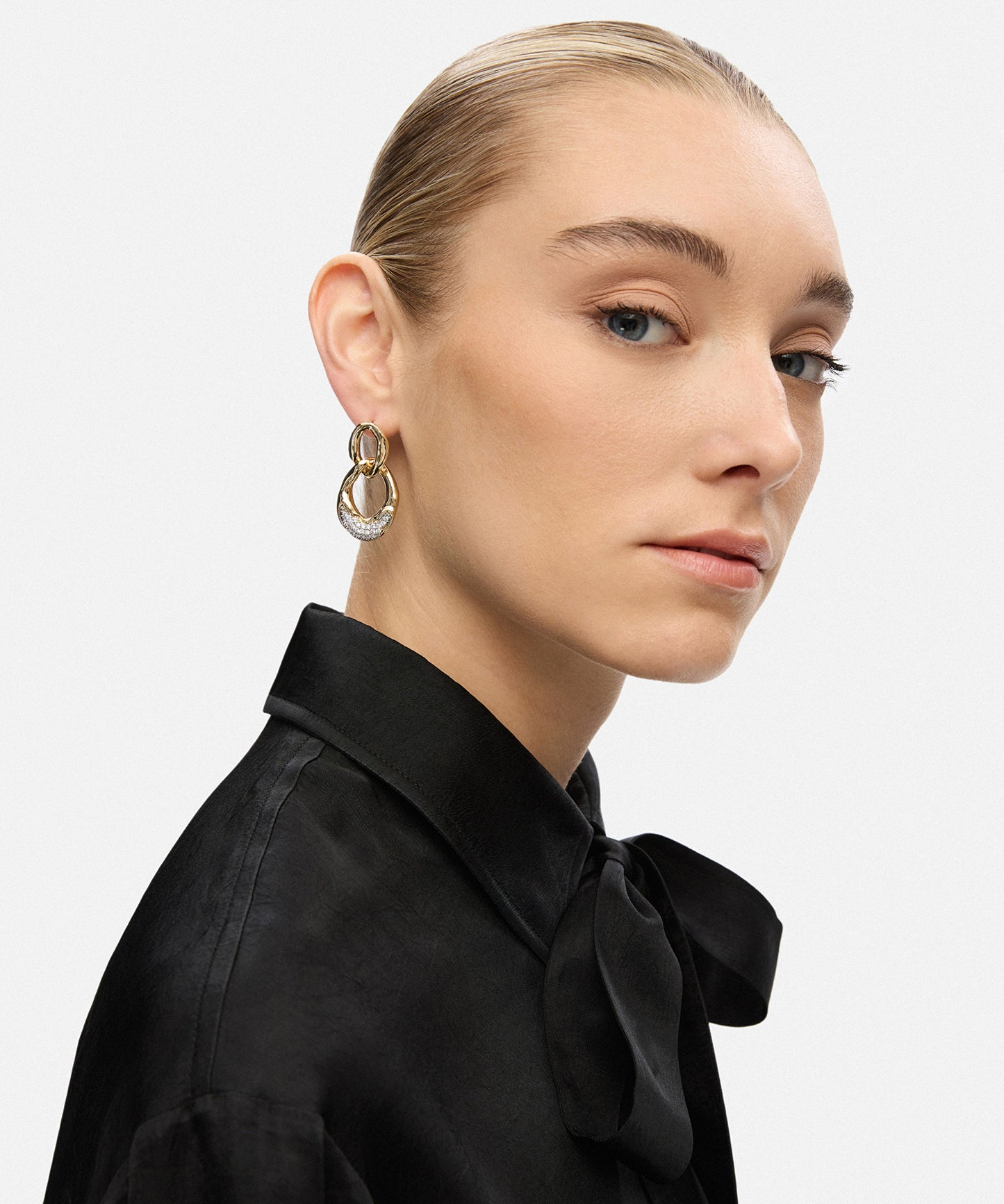 Iç Içe Geçmiş Kristal Taşlı Küpe