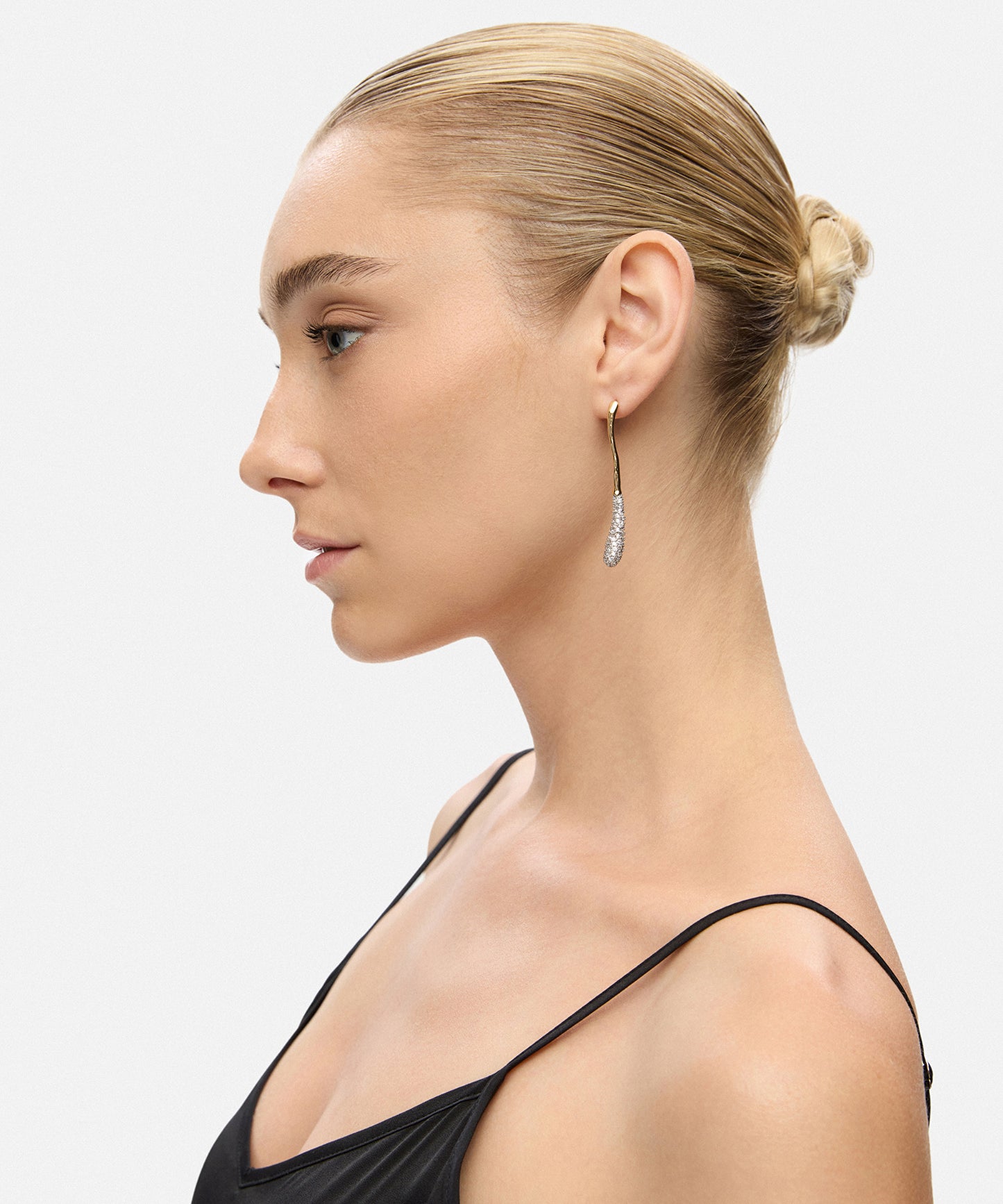 Kristal Taşlı Metal Küpe