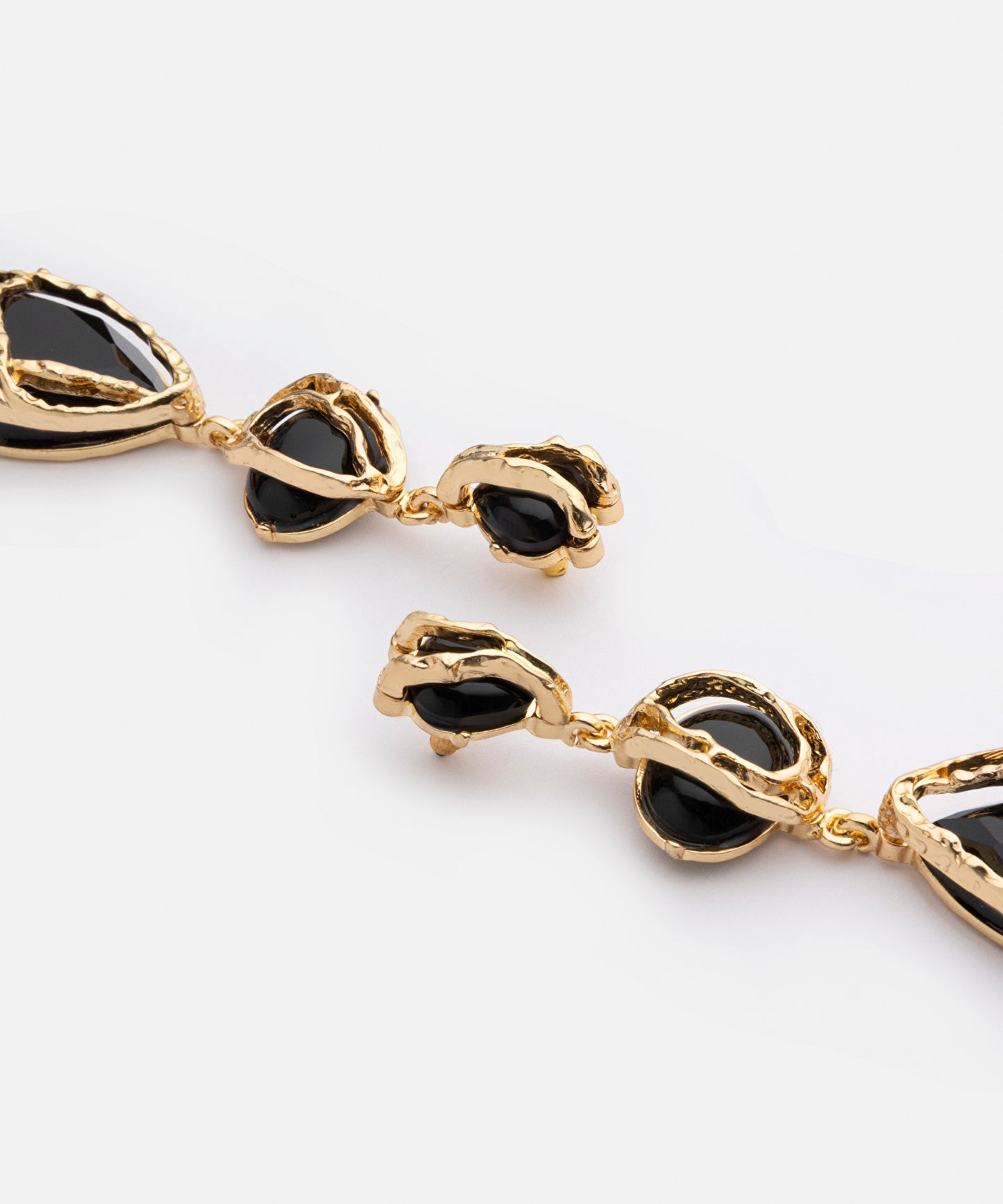 Sallantılı Kontrast Küpe