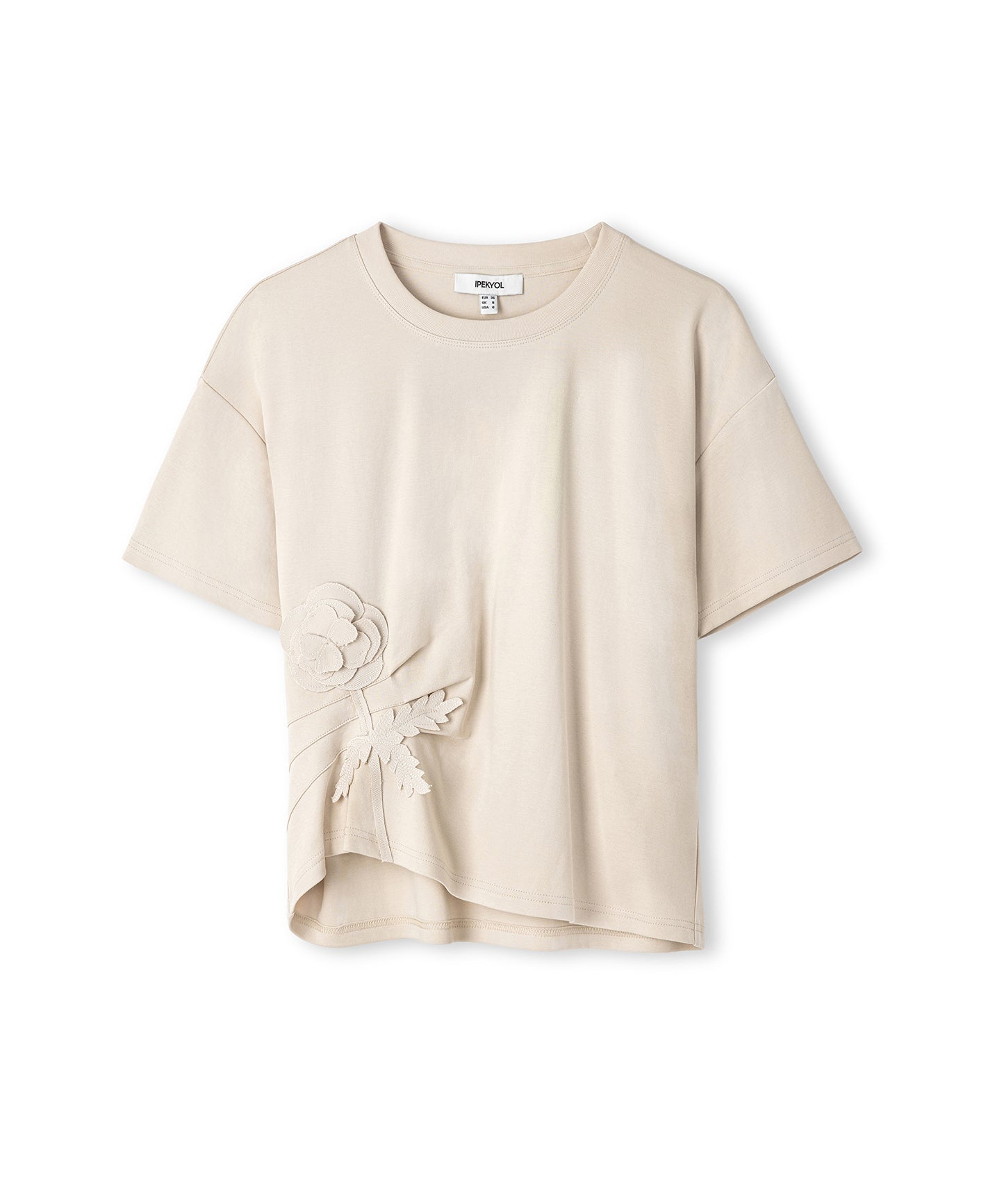 Çiçek Aplikeli Tişört