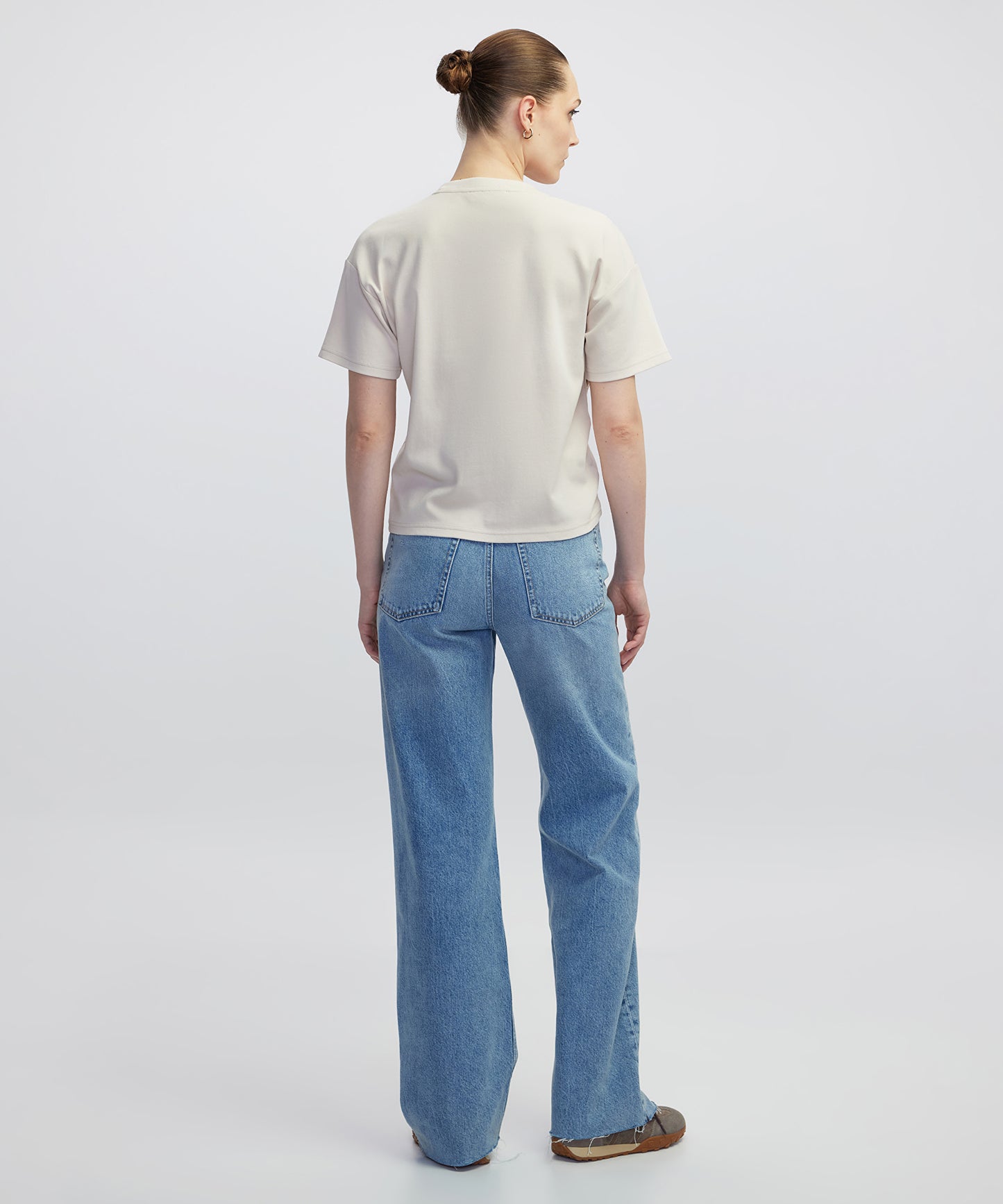 Çiçek Aplikeli Tişört