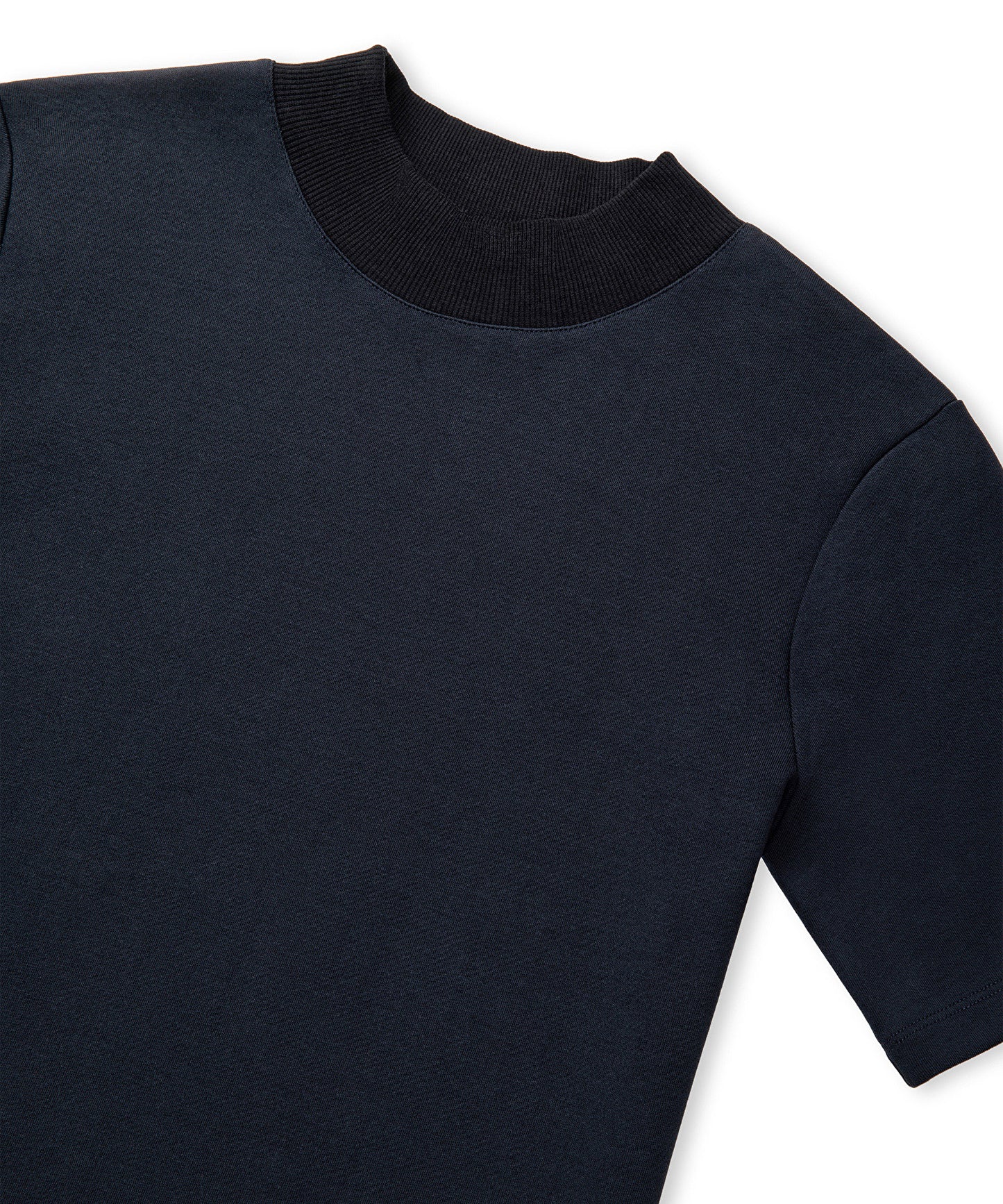 Rahat Kesim Dik Yaka Tişört