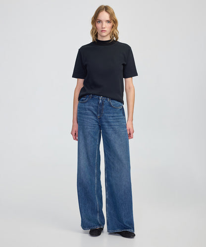 Rahat Kesim Dik Yaka Tişört