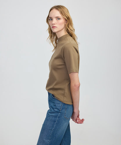 Rahat Kesim Dik Yaka Tişört