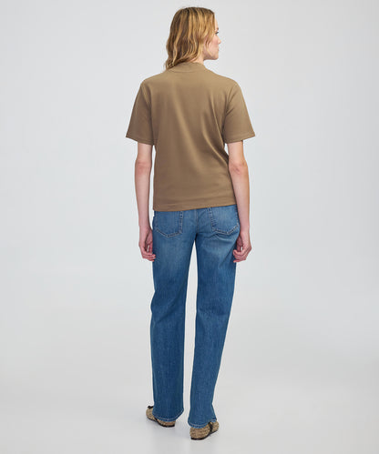 Rahat Kesim Dik Yaka Tişört