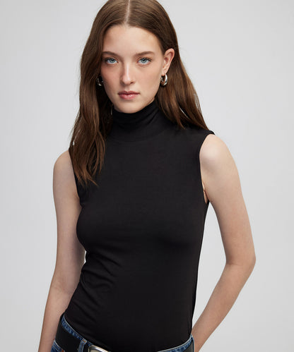 Yüksek Yaka Basic Tişört