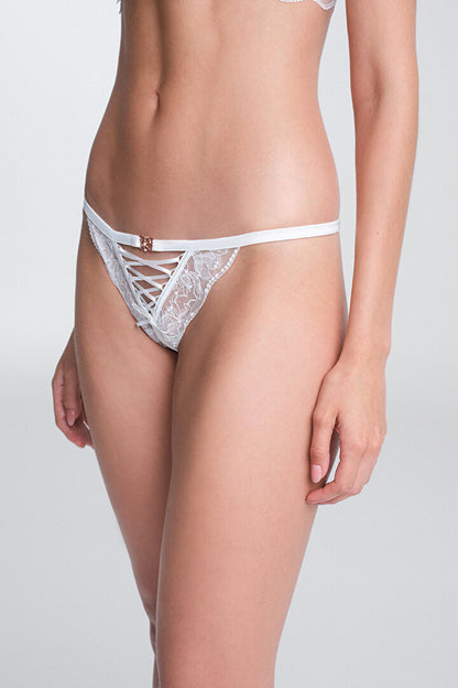Kırık Beyaz Scarlett Dantelli Düşük Bel Brazilian Külot Plhku94c25sk-b32 - Beyaz - Penti