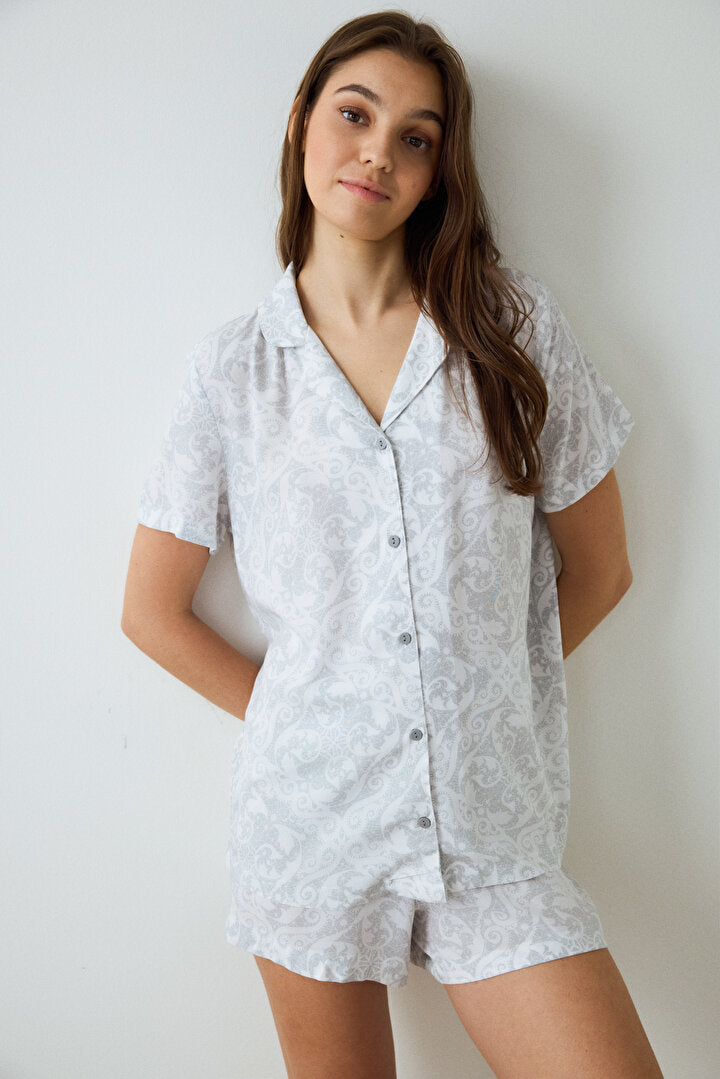 Açık Gri Roses Gömlek Yakalı Kısa Kollu Şortlu Pijama Takımı
