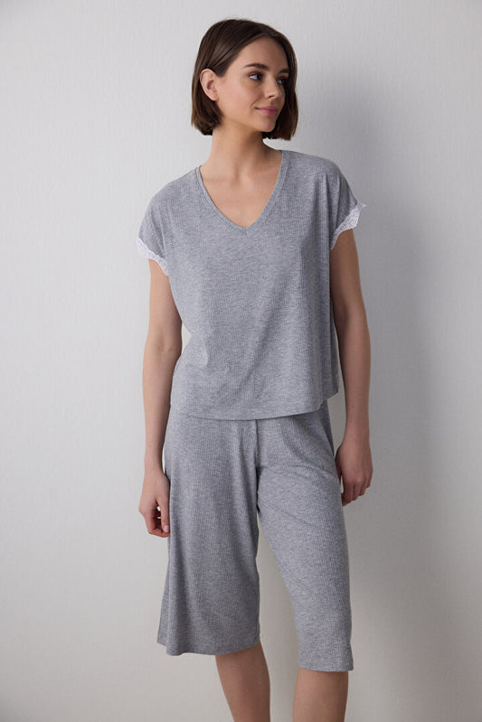 Gri Melanj Lilah Dantelli V Yaka Kısa Kollu Kapri Pijama Takımı Pnx8139k25sk-gy3 - Gri Melanj - Penti