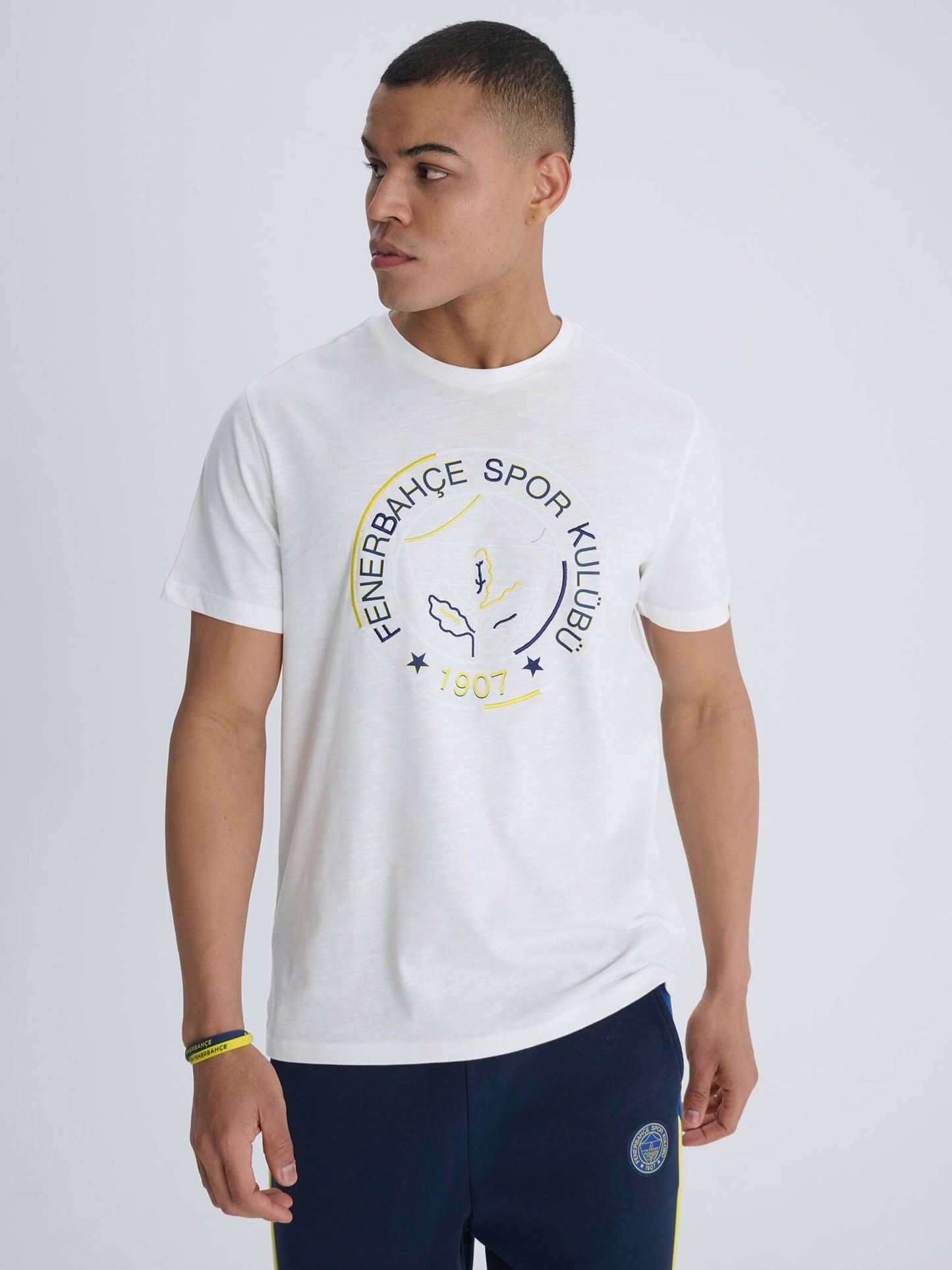Fenerbahçe Beyaz Tribün Nakış Detaylı Erkek Tshirt