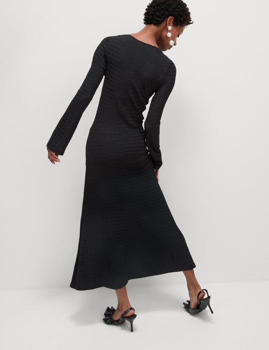 Yuvarlak Yaka Dokulu Midi Elbise