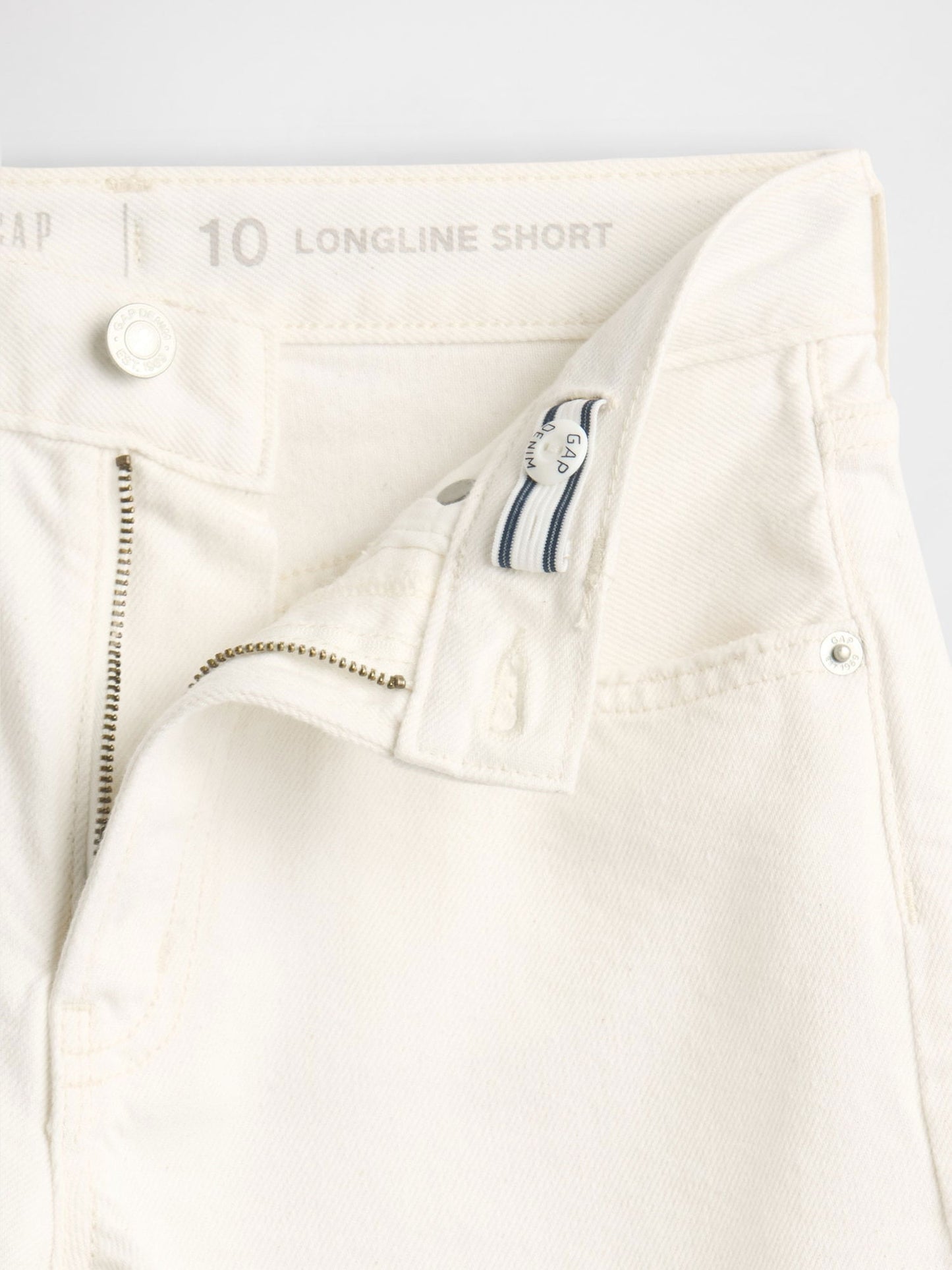 Kırık Beyaz Mid Rise Longline Denim Şort