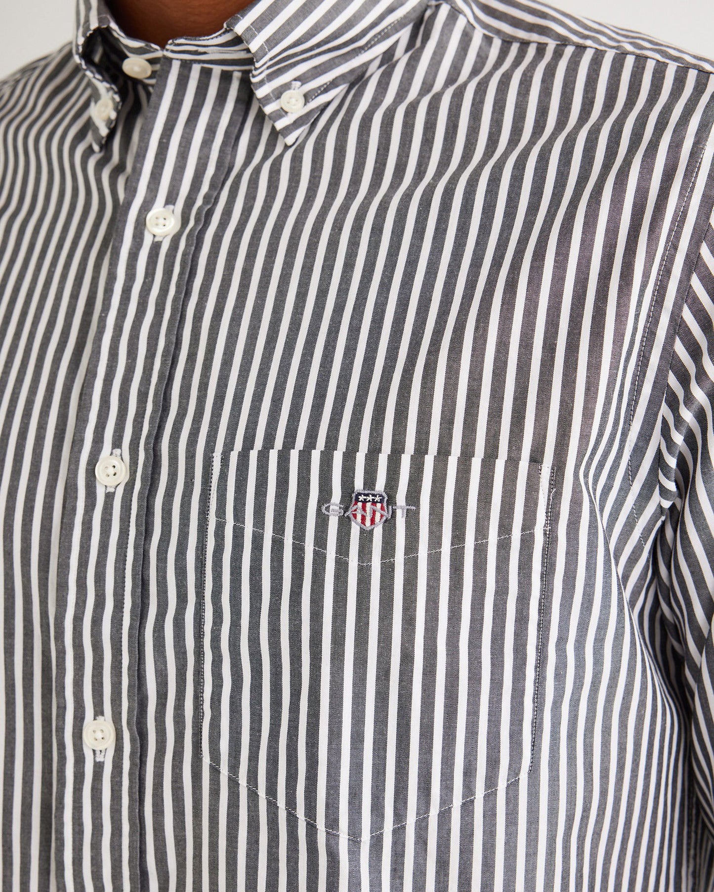 Gant Erkek Siyah Regular Fit Düğmeli Yaka Çizgili Gömlek