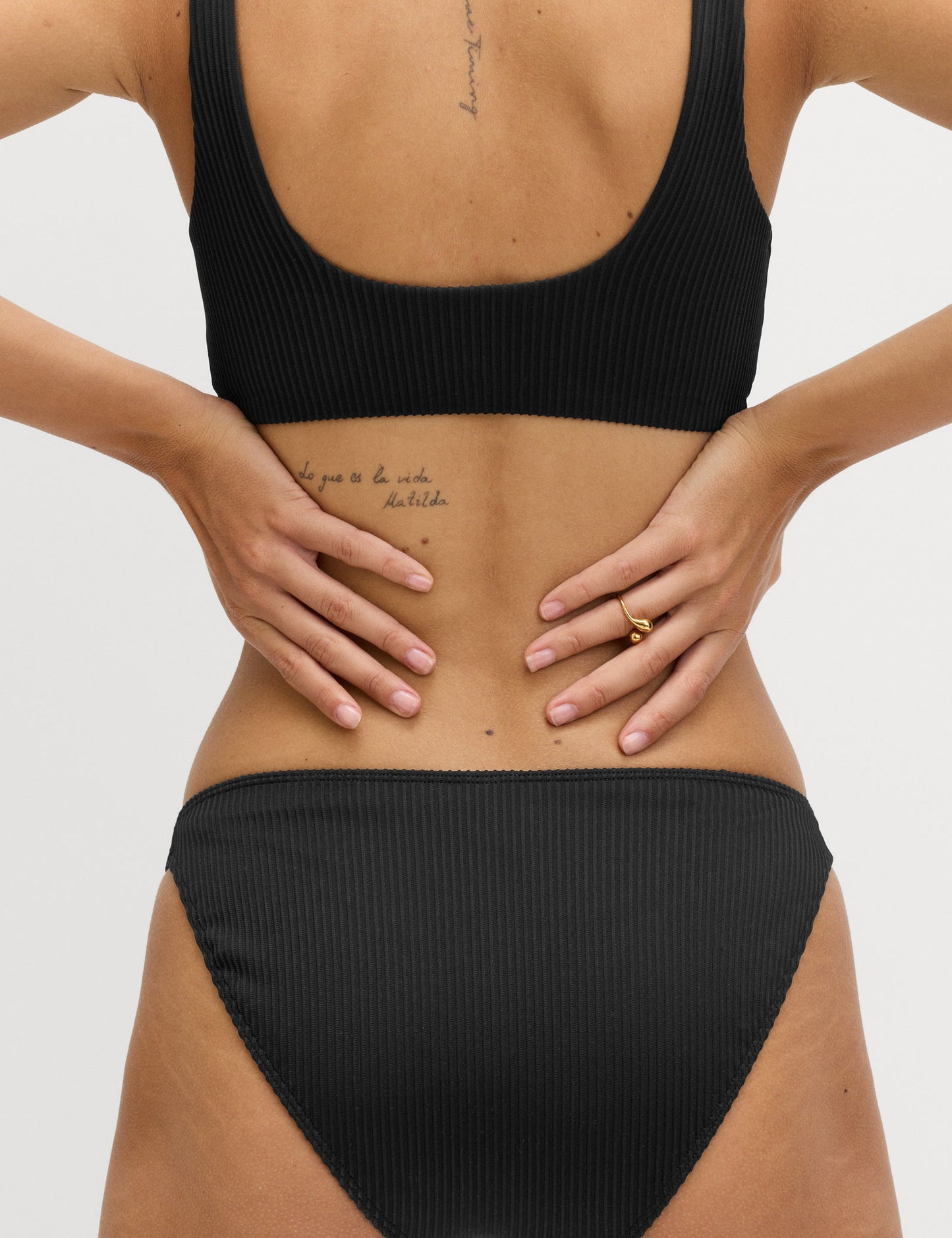 Dokulu Bikini Altı