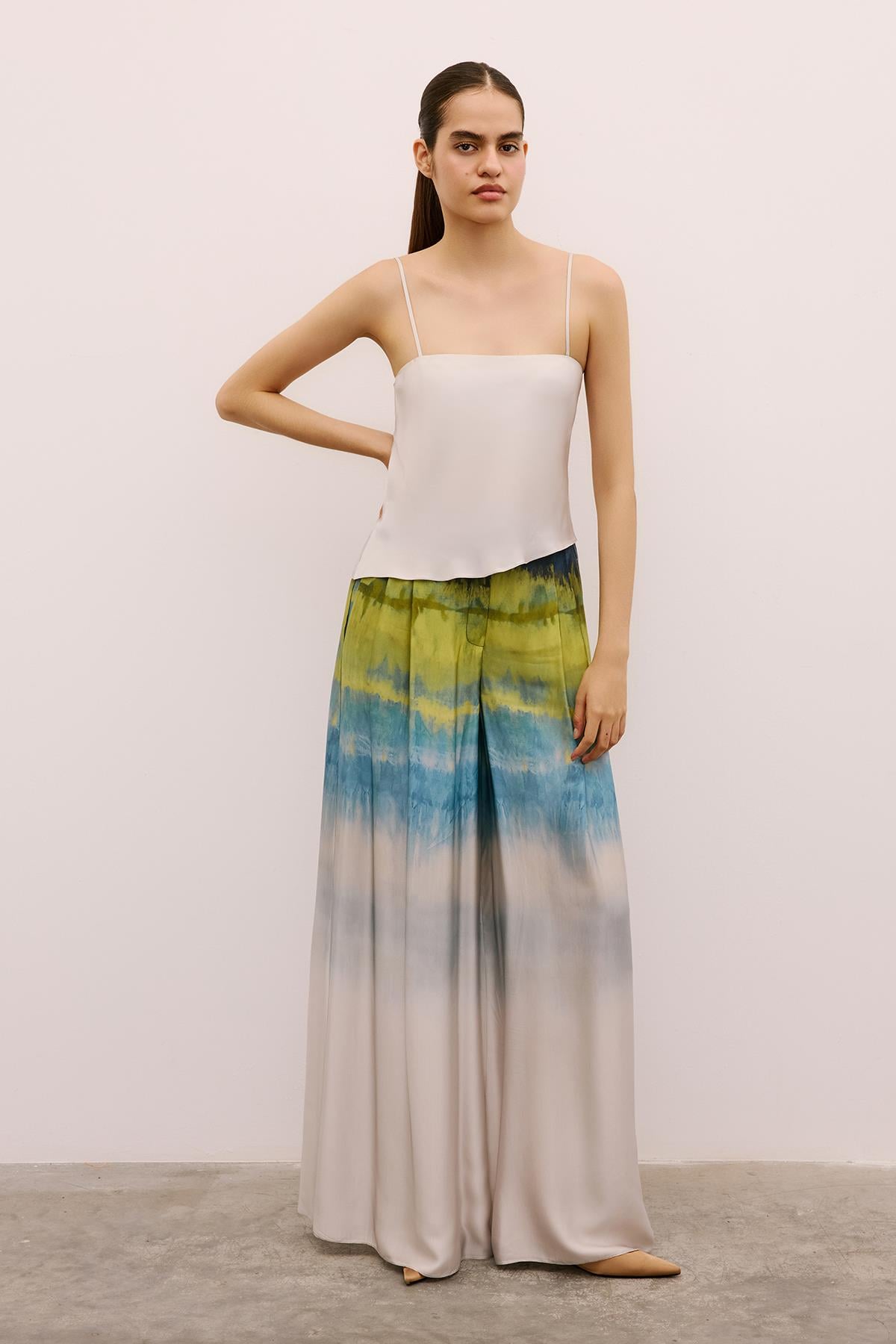Asimetrik Detaylı Şık Gri Crop Bluz