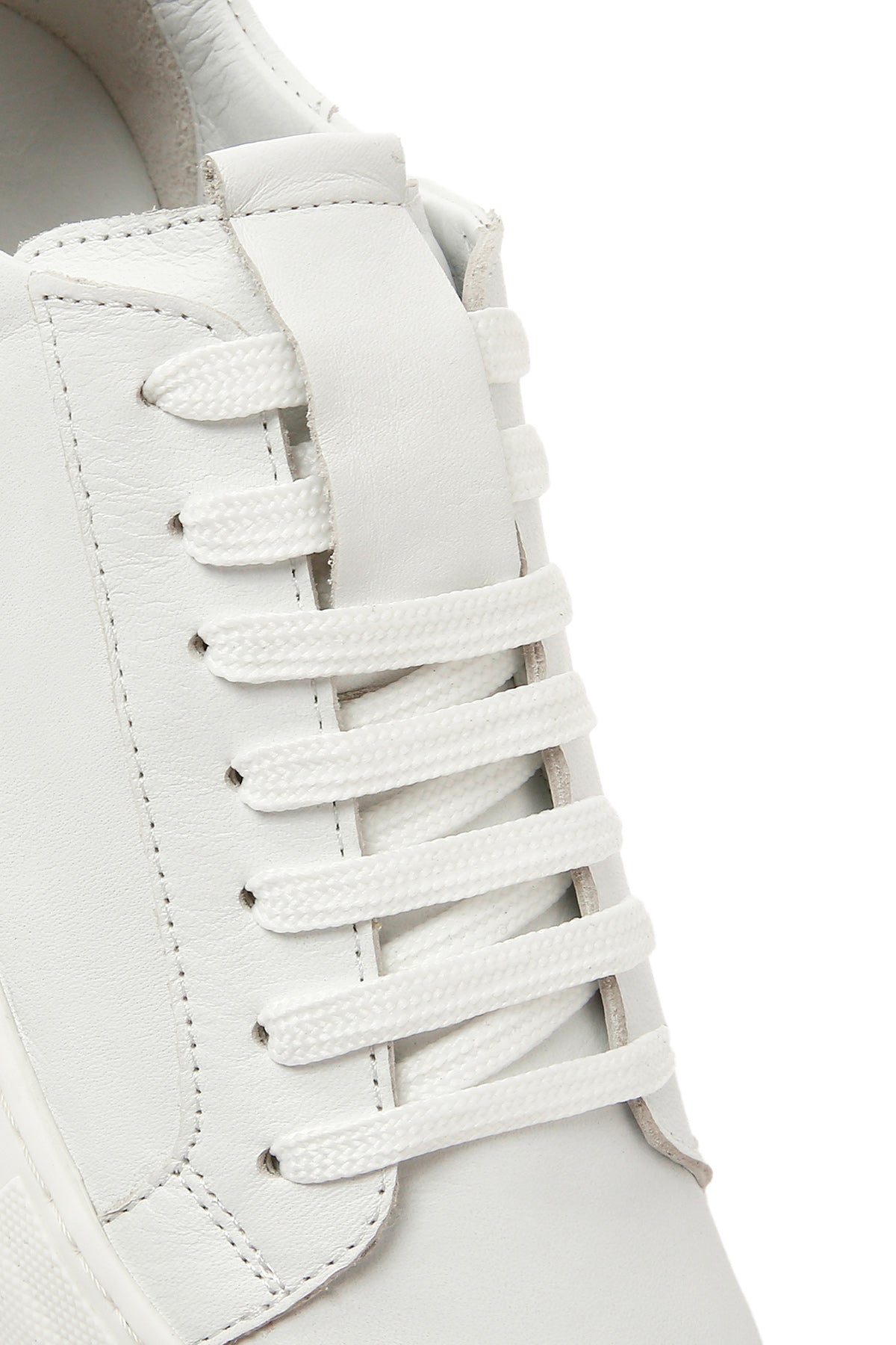 Kadın Beyaz Bağcıklı Deri Sneaker