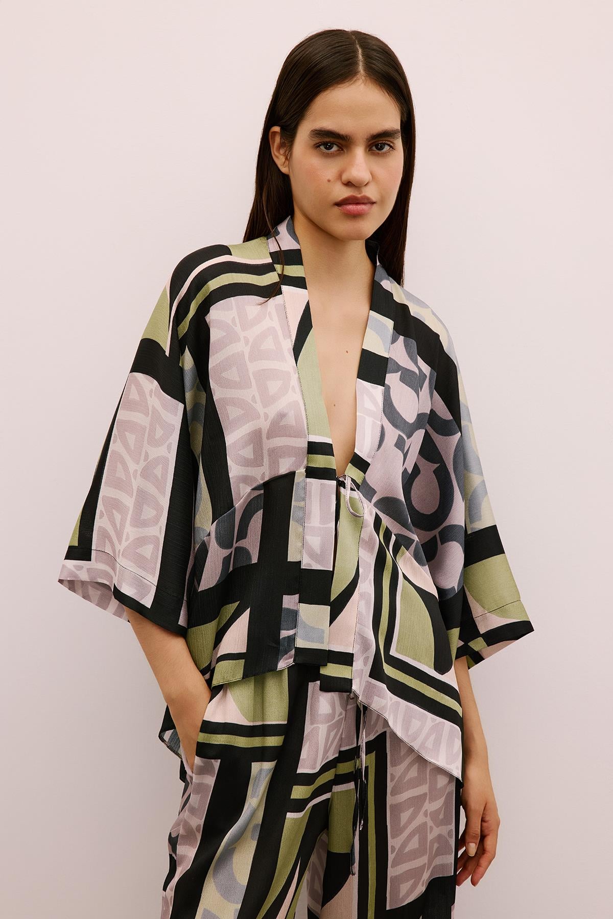 Bağlamalı Desenli Siyah Kimono