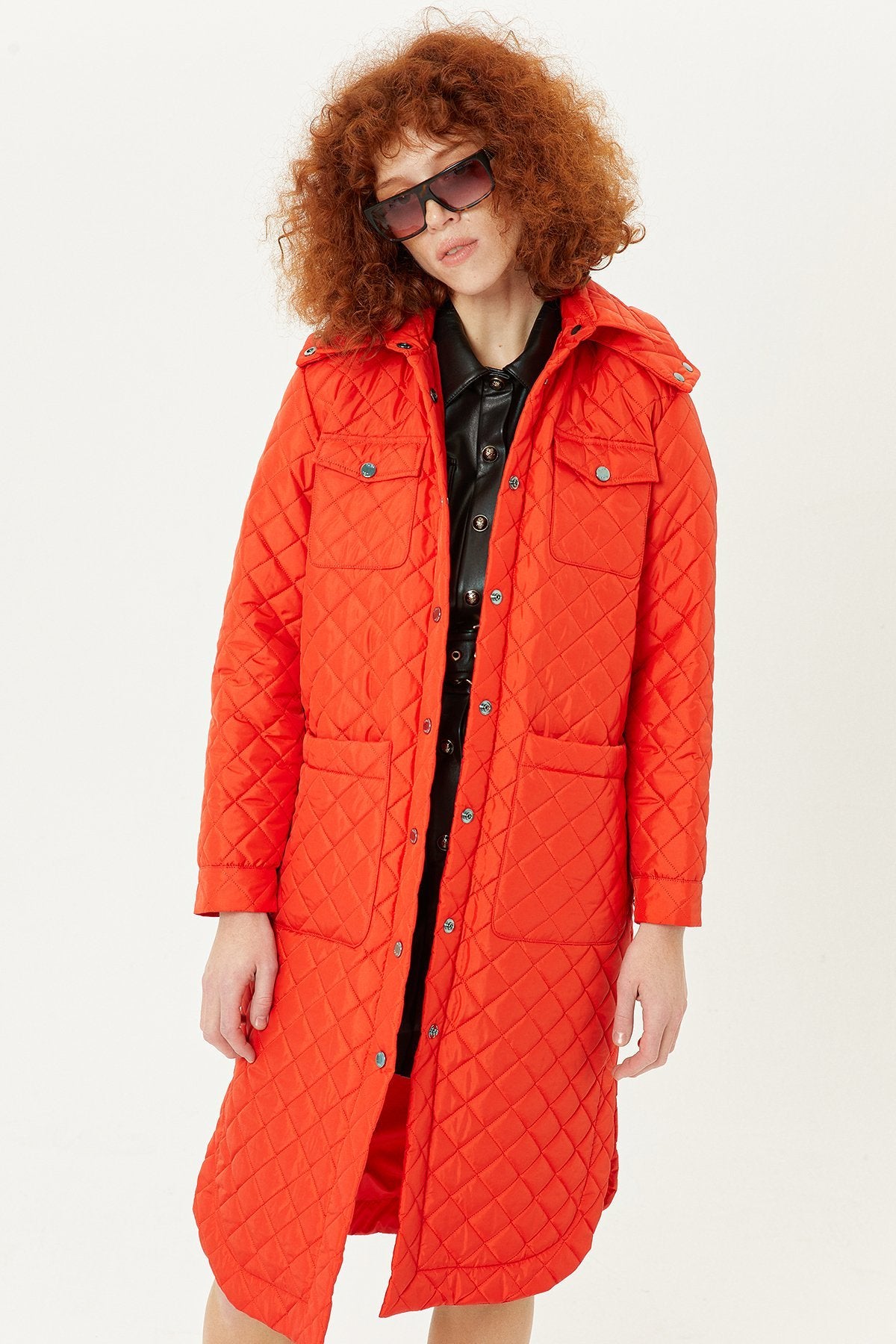 Mercan Kapüşonlu Kapitone Uzun Mont