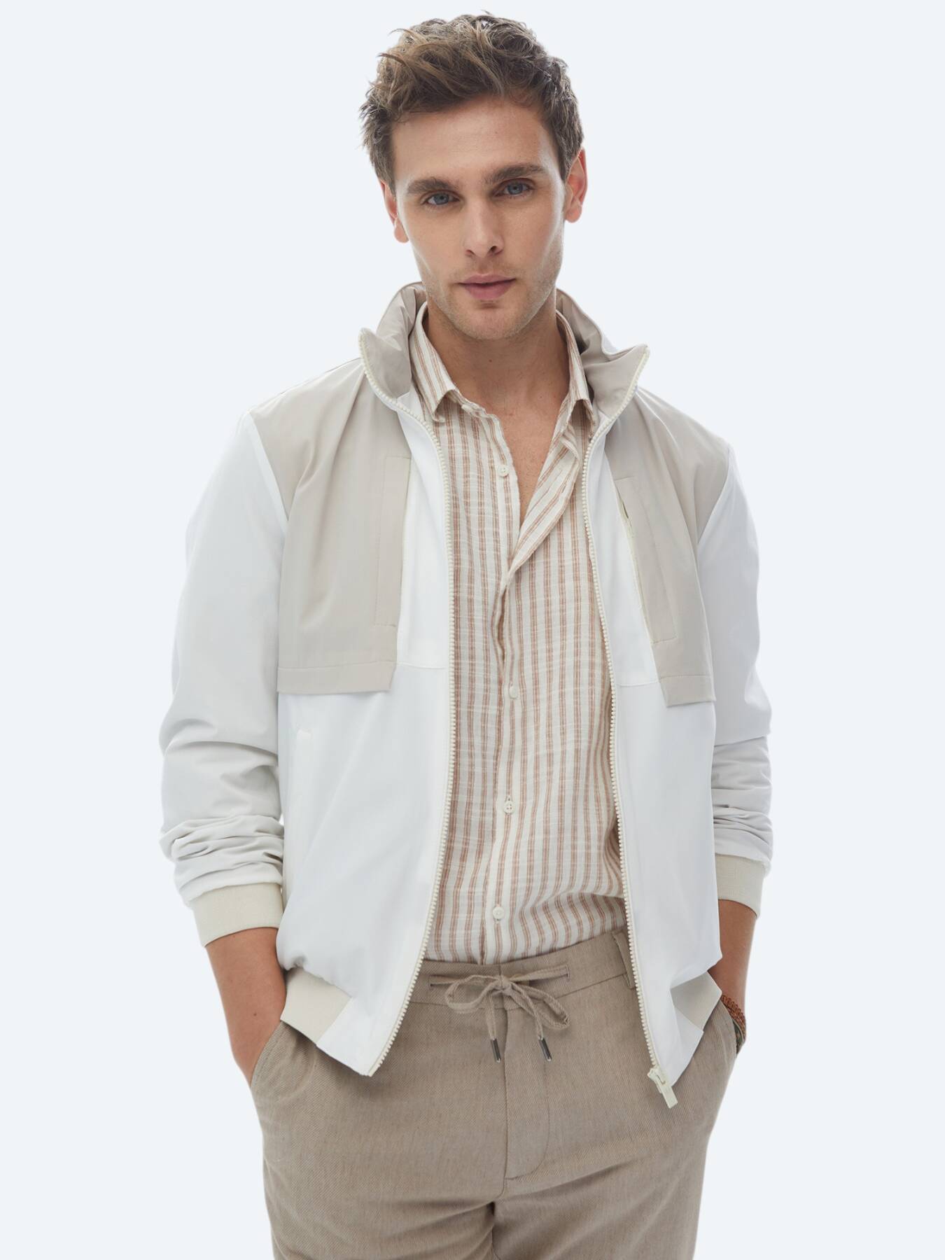 Beyaz Regular Fit Kapüşonlu Casual Dokuma Mont