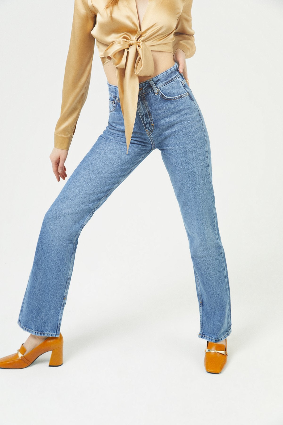 Mavi Yırtmaçlı Düz Kesim Jean