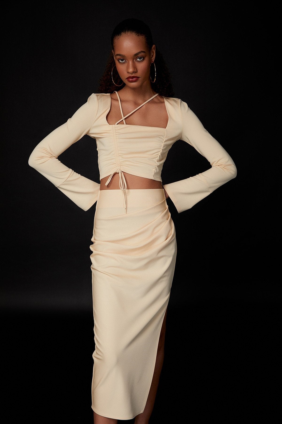 Büzgü Detaylı Ekru Crop Top