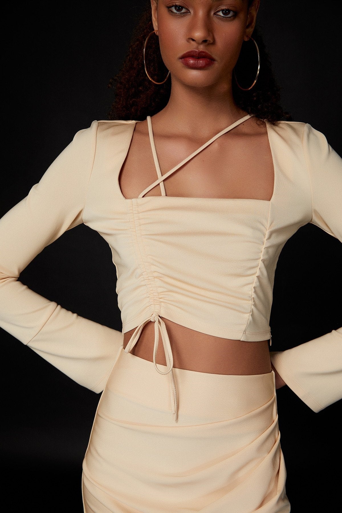 Büzgü Detaylı Ekru Crop Top