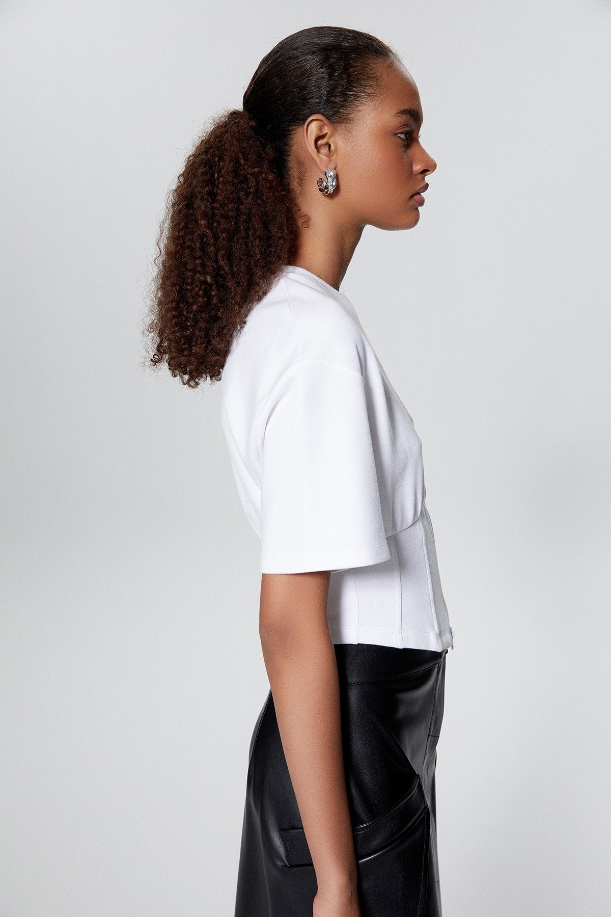 Fermuar Detaylı Beyaz Crop T-shirt